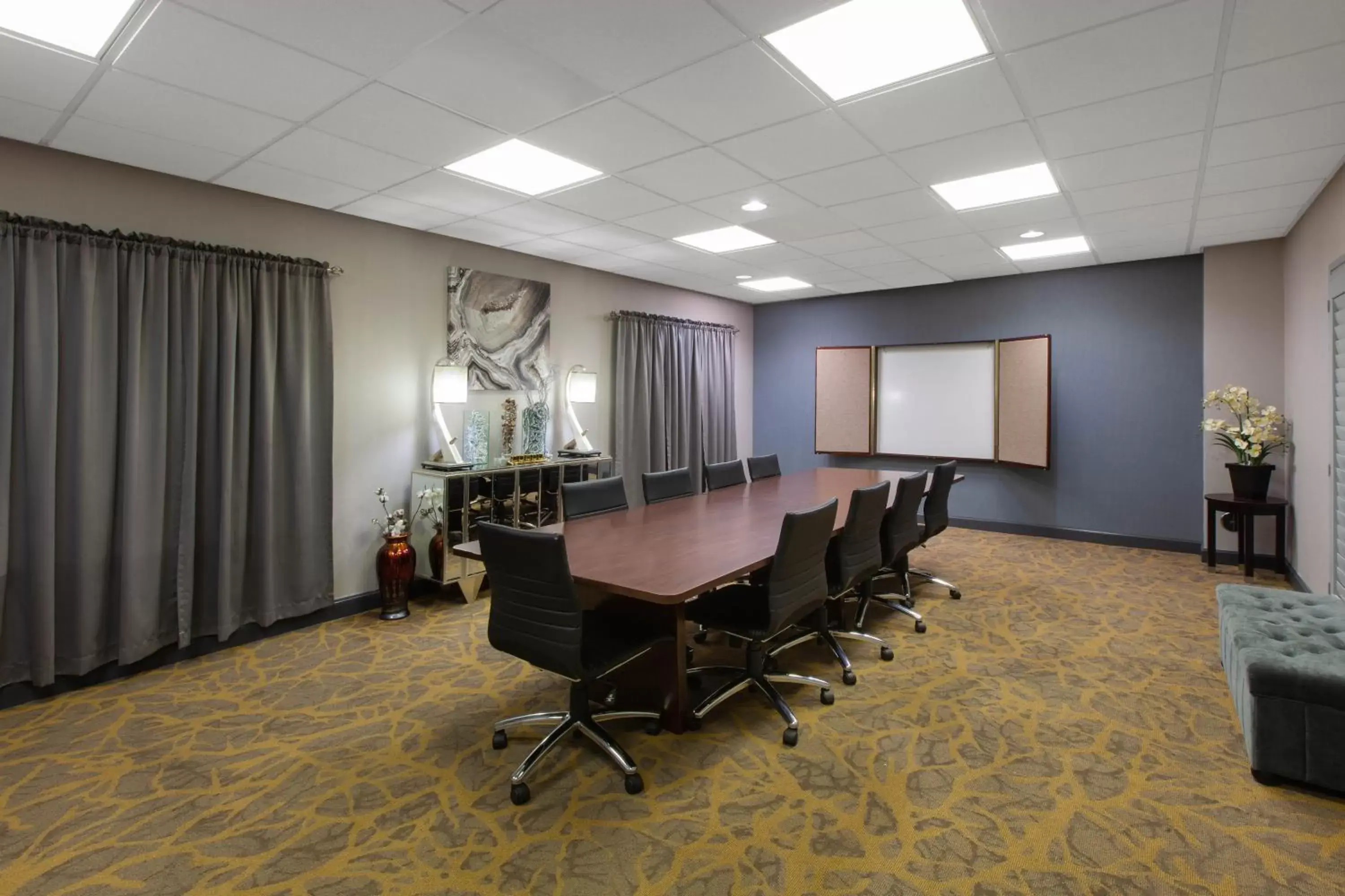 Meeting/conference room in Wingate by Wyndham Oklahoma City Airport