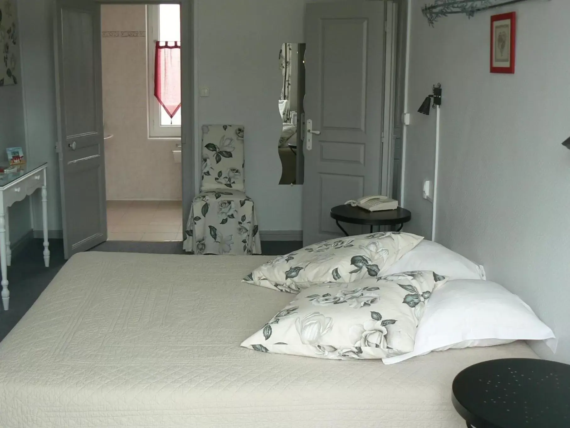 One-Bedroom Suite in Hotel D'Angleterre