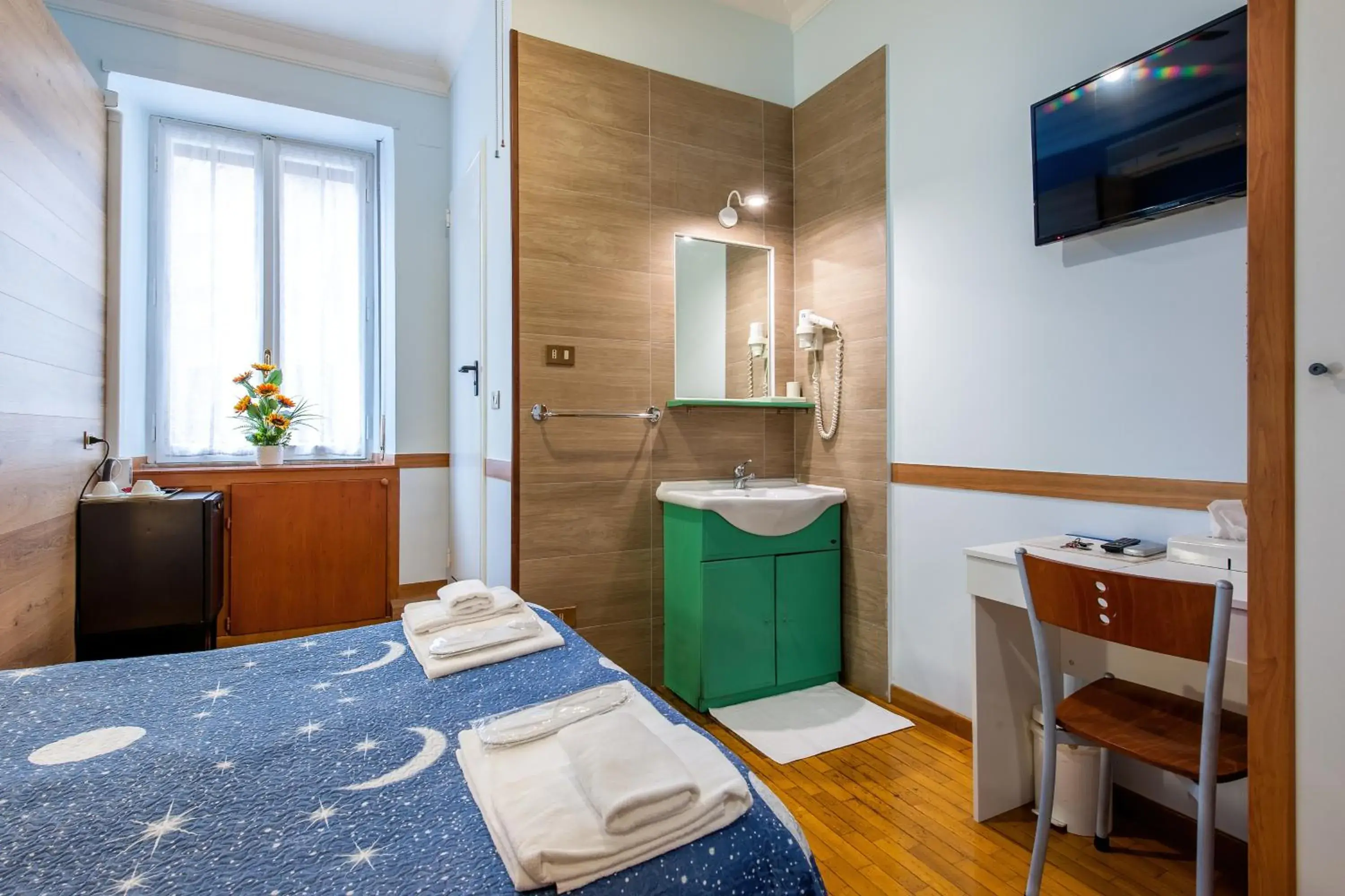 TV and multimedia in Alessandro A San Pietro Best Bed