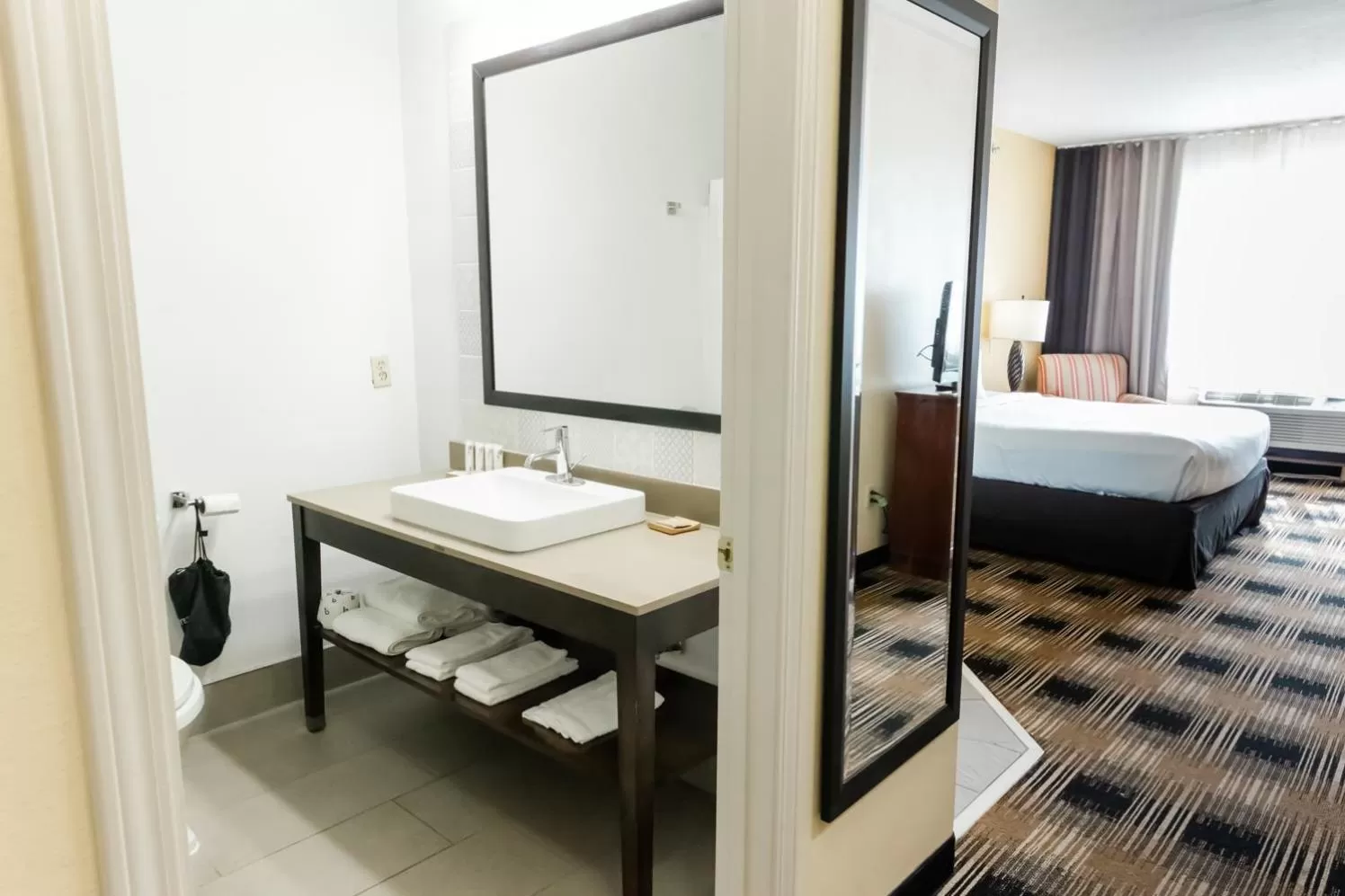 Bed in Country Inn & Suites by Radisson, Helen, GA