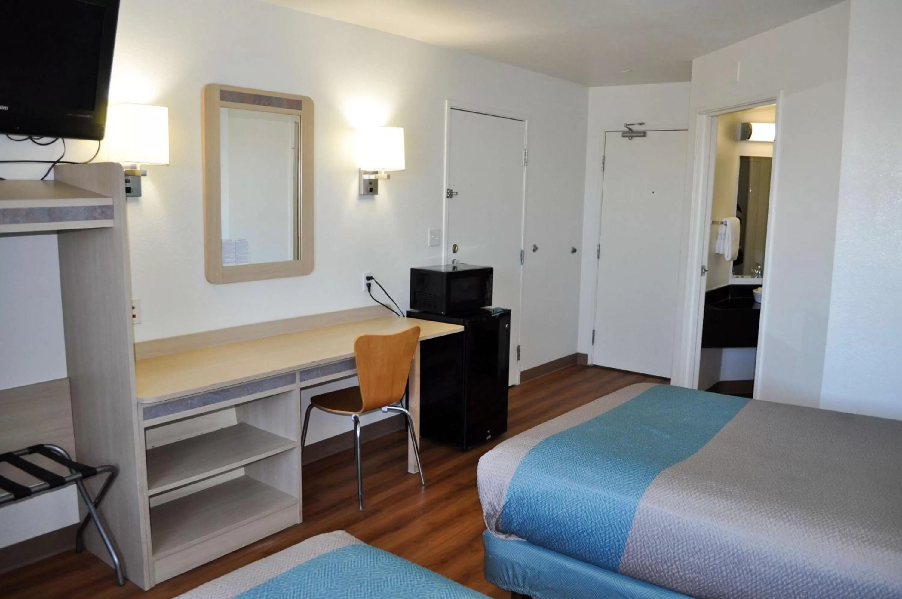 Quadruple Room - single occupancy - Smoking in Motel 6-Roswell, NM