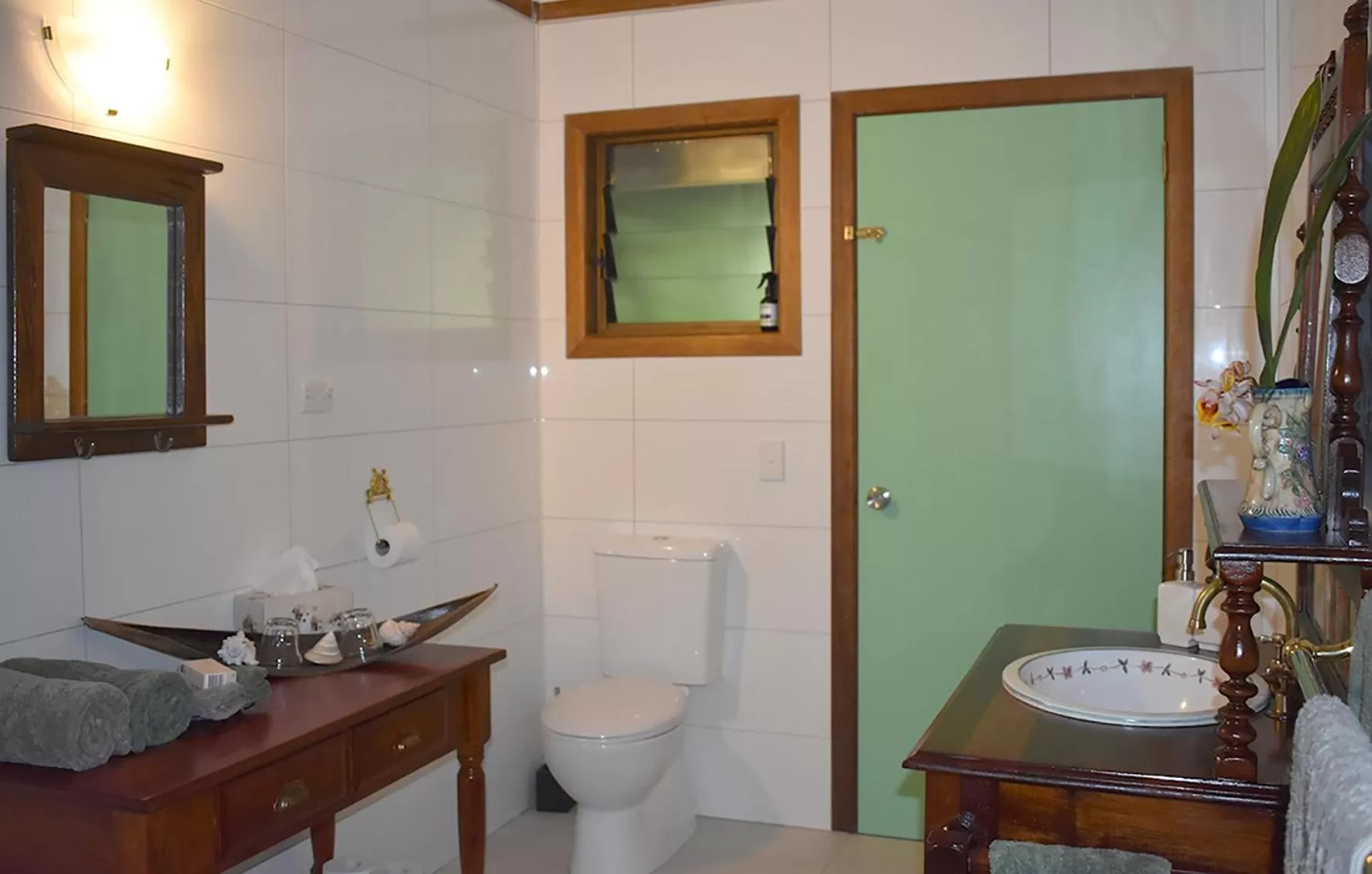 Bathroom in Oskar's Rain Forest Retreat