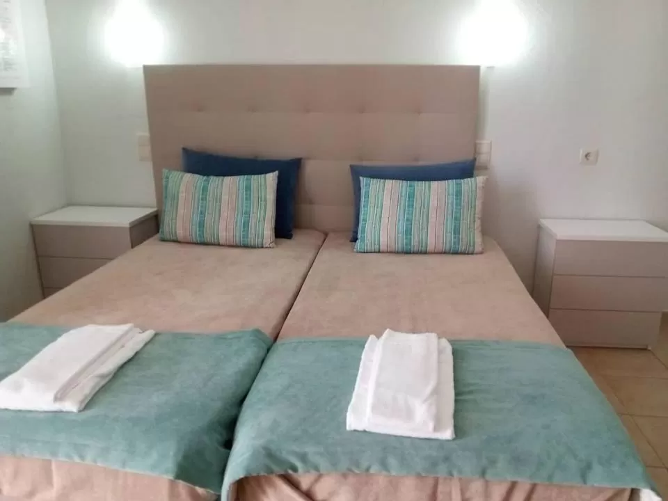 Bedroom, Bed in Albufeira Jardim by Umbral
