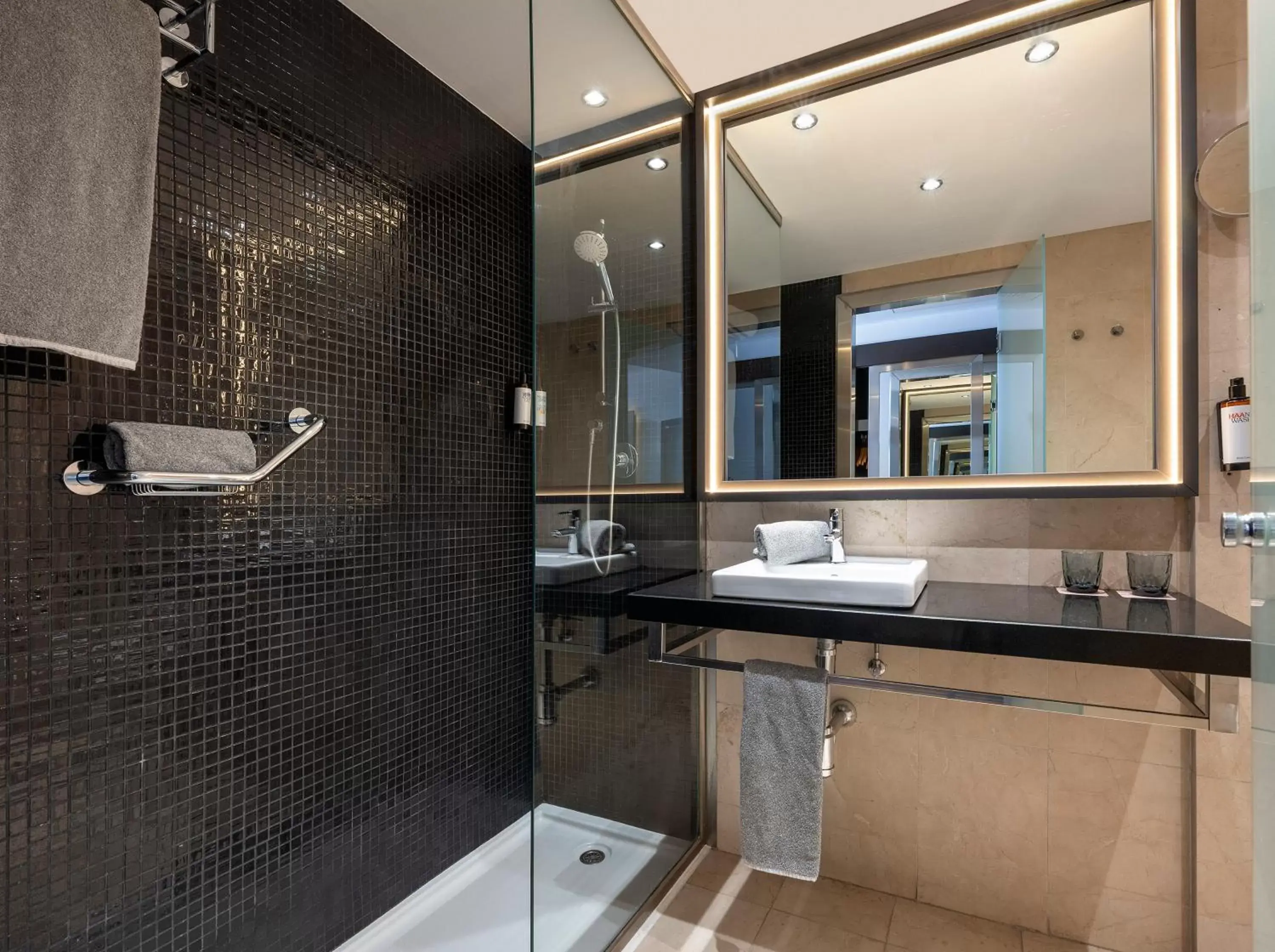 Shower, Bathroom in Hotel Cádiz Paseo del Mar, Affiliated by Meliá