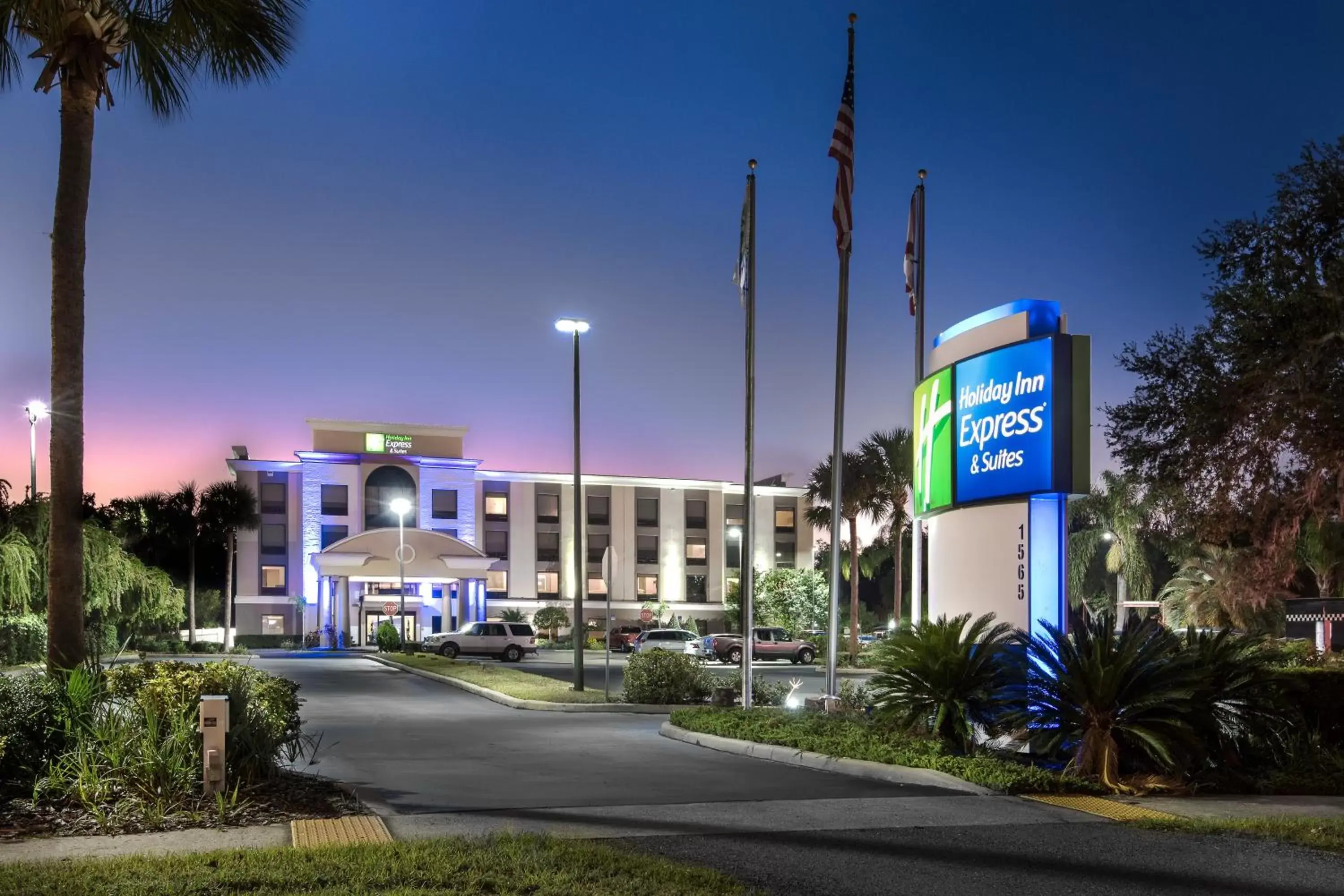 Property Building in Holiday Inn Express Hotel & Suites Bartow, an IHG Hotel