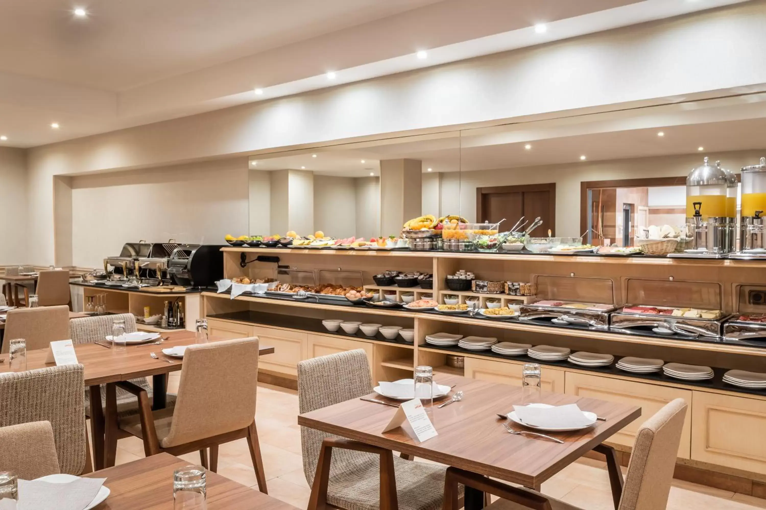 Buffet breakfast, Restaurant/Places to Eat in Sunotel Central