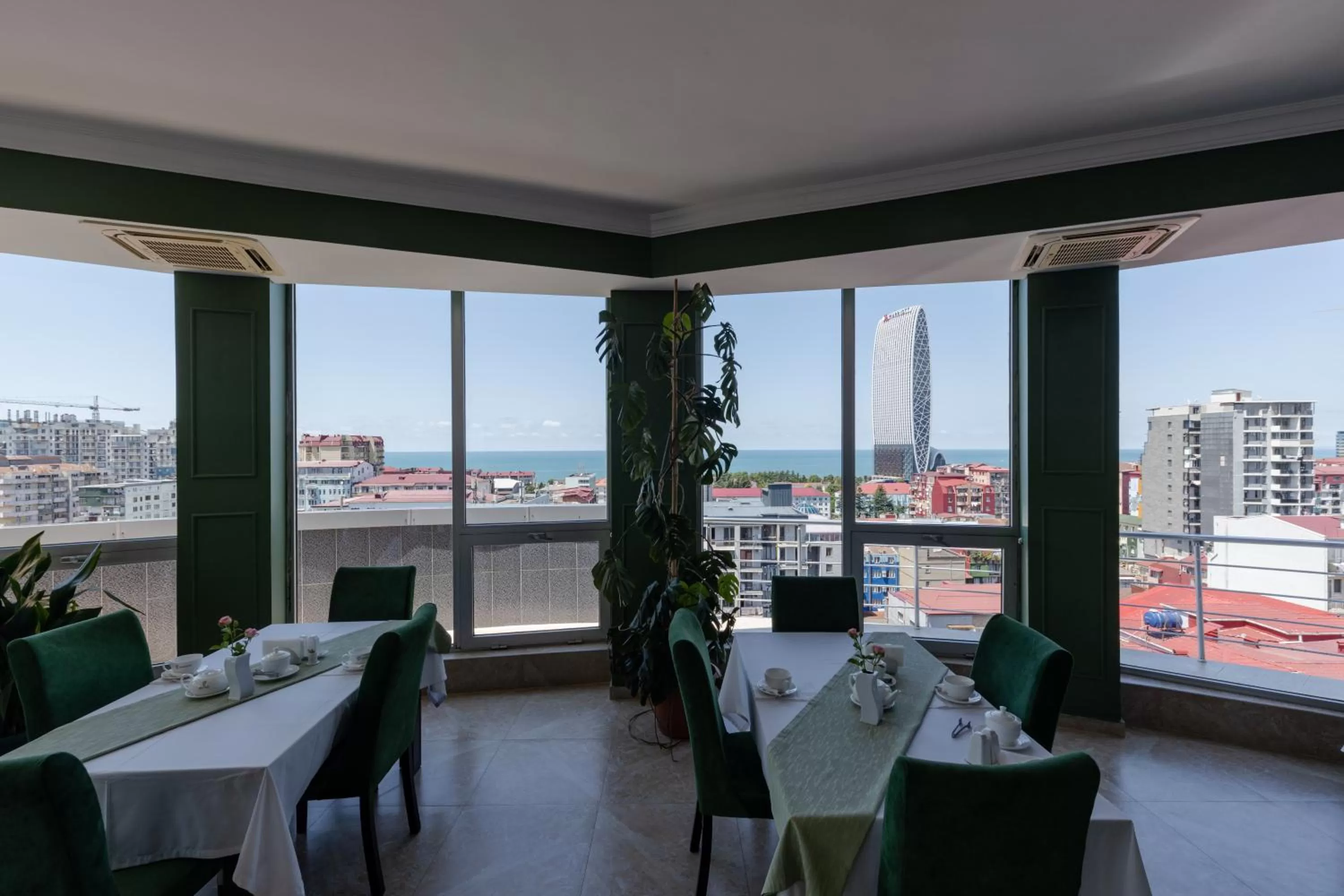 Restaurant/places to eat in Hotel Aisi