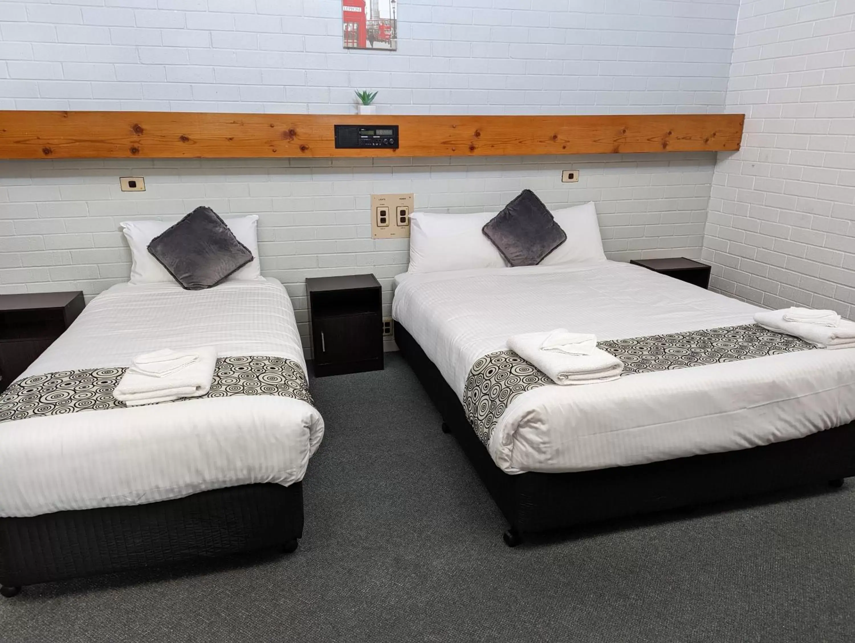 Bed in Elm Court Motel