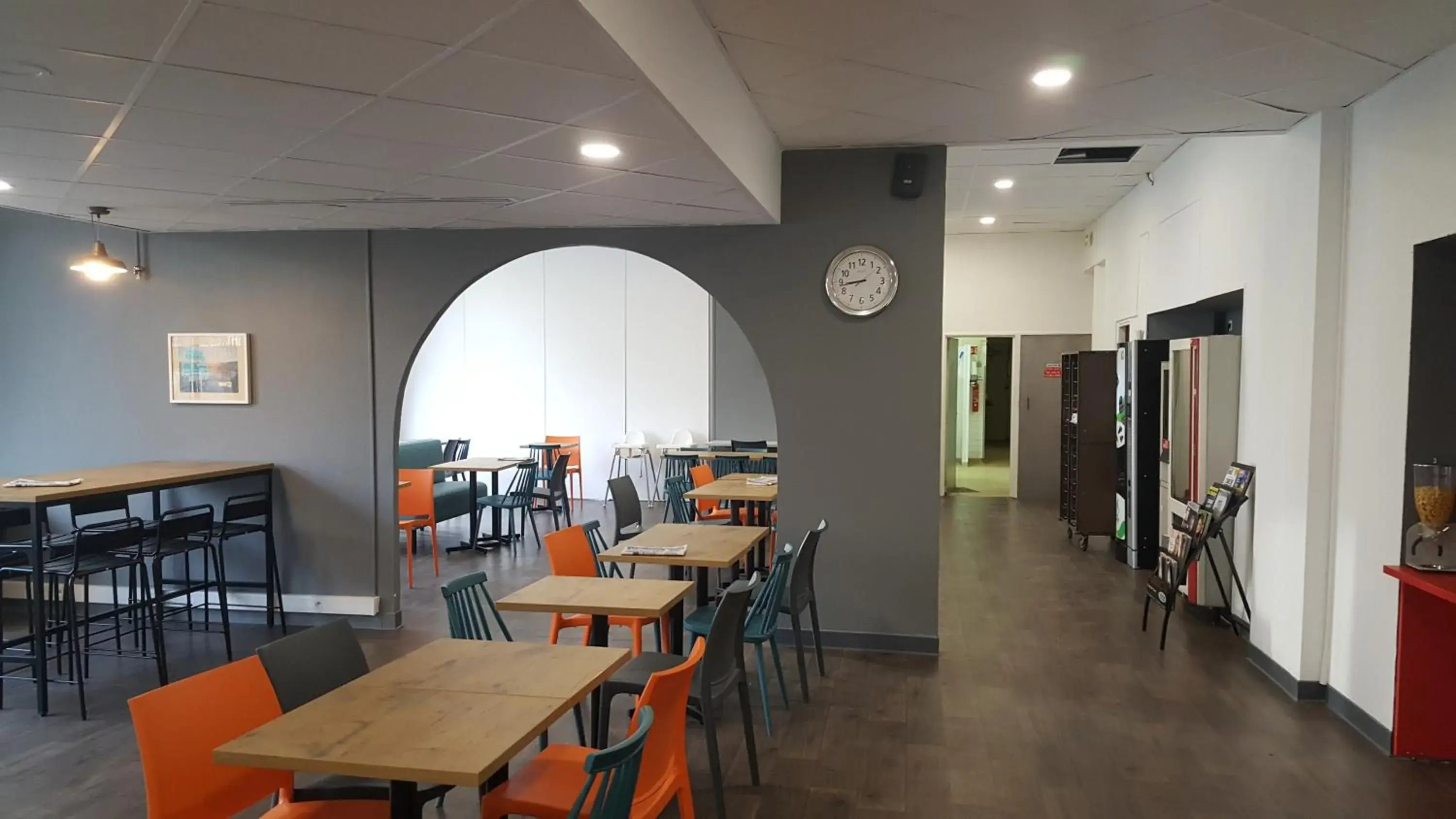 Lounge or bar, Restaurant/Places to Eat in hotelF1 Cergy