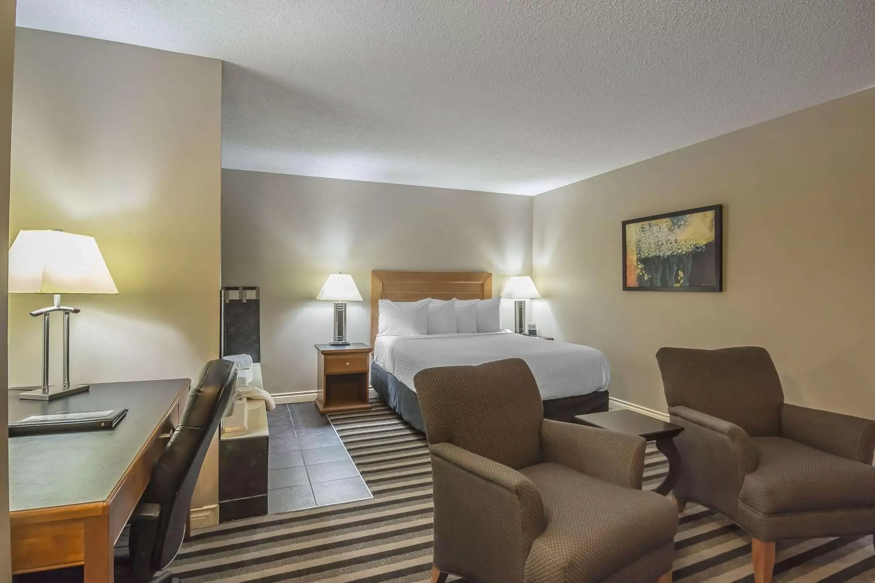 Photo of the whole room in Quality Inn West Edmonton