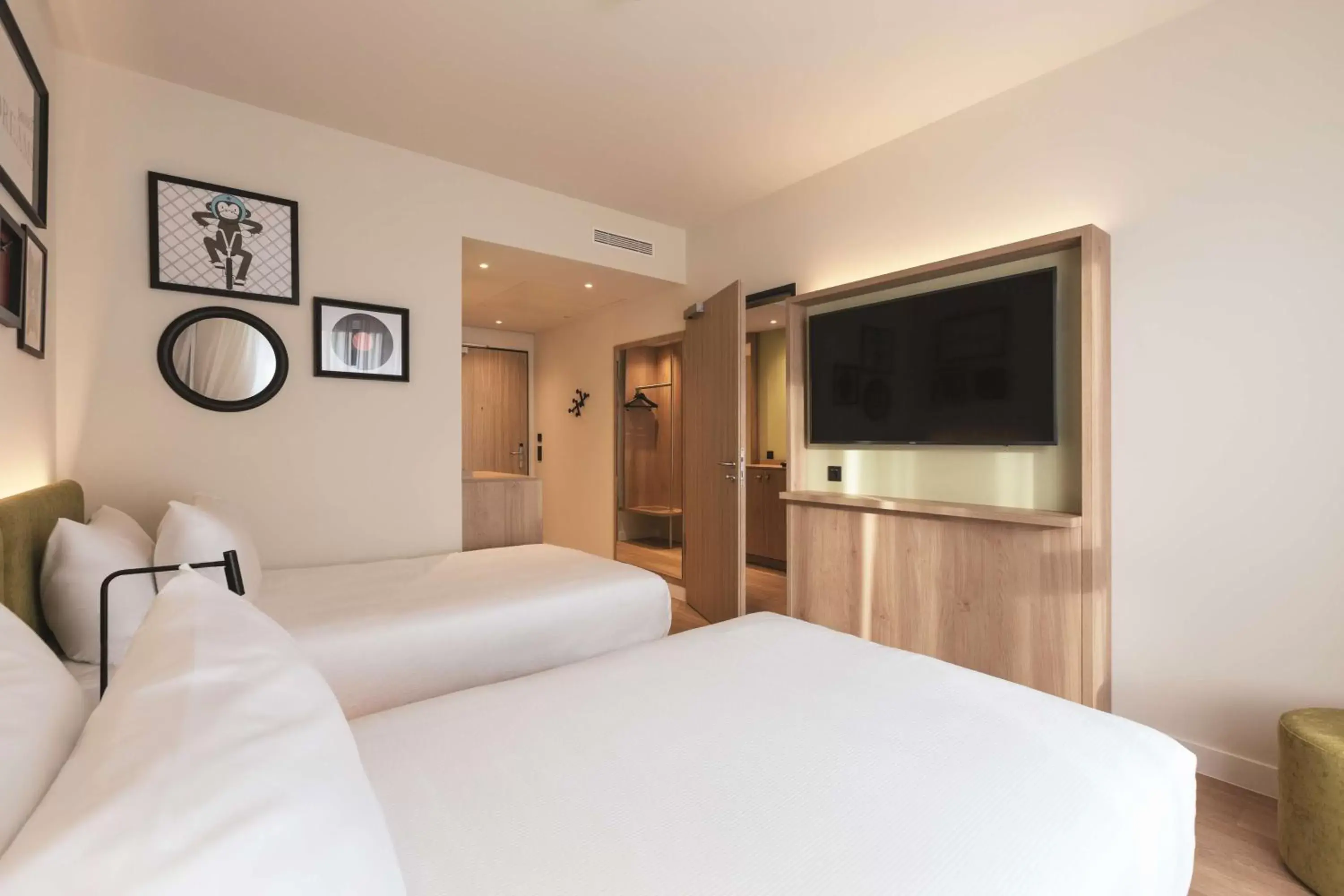 Bedroom, Bed in Hampton by Hilton Konstanz