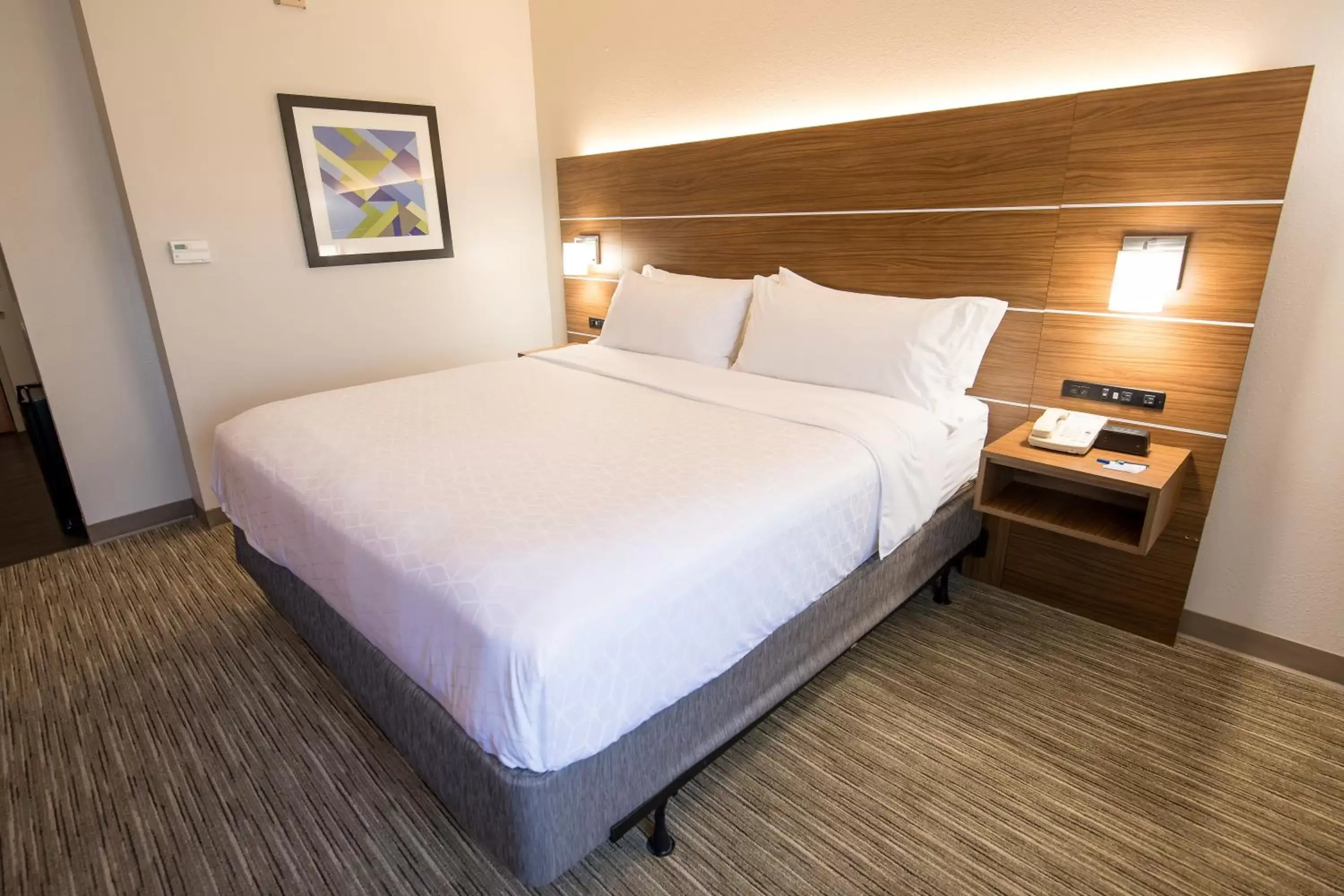 Photo of the whole room, Bed in Holiday Inn Express Atlanta-Stone Mountain, an IHG Hotel
