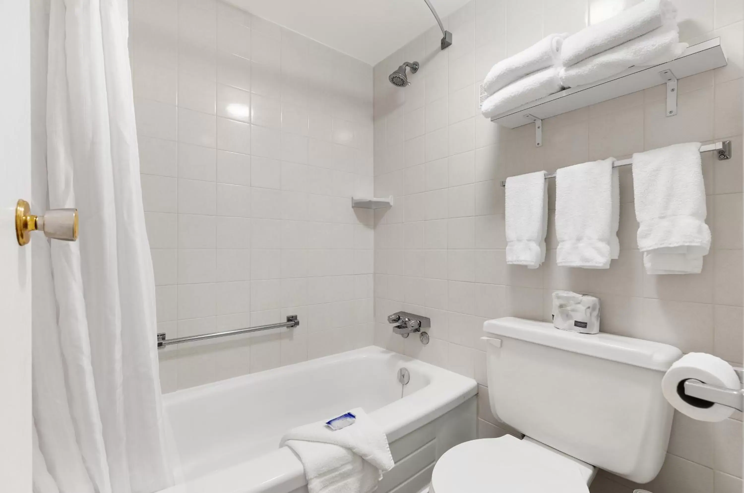 Bathroom in SureStay Hotel by Best Western Rossland Red Mountain