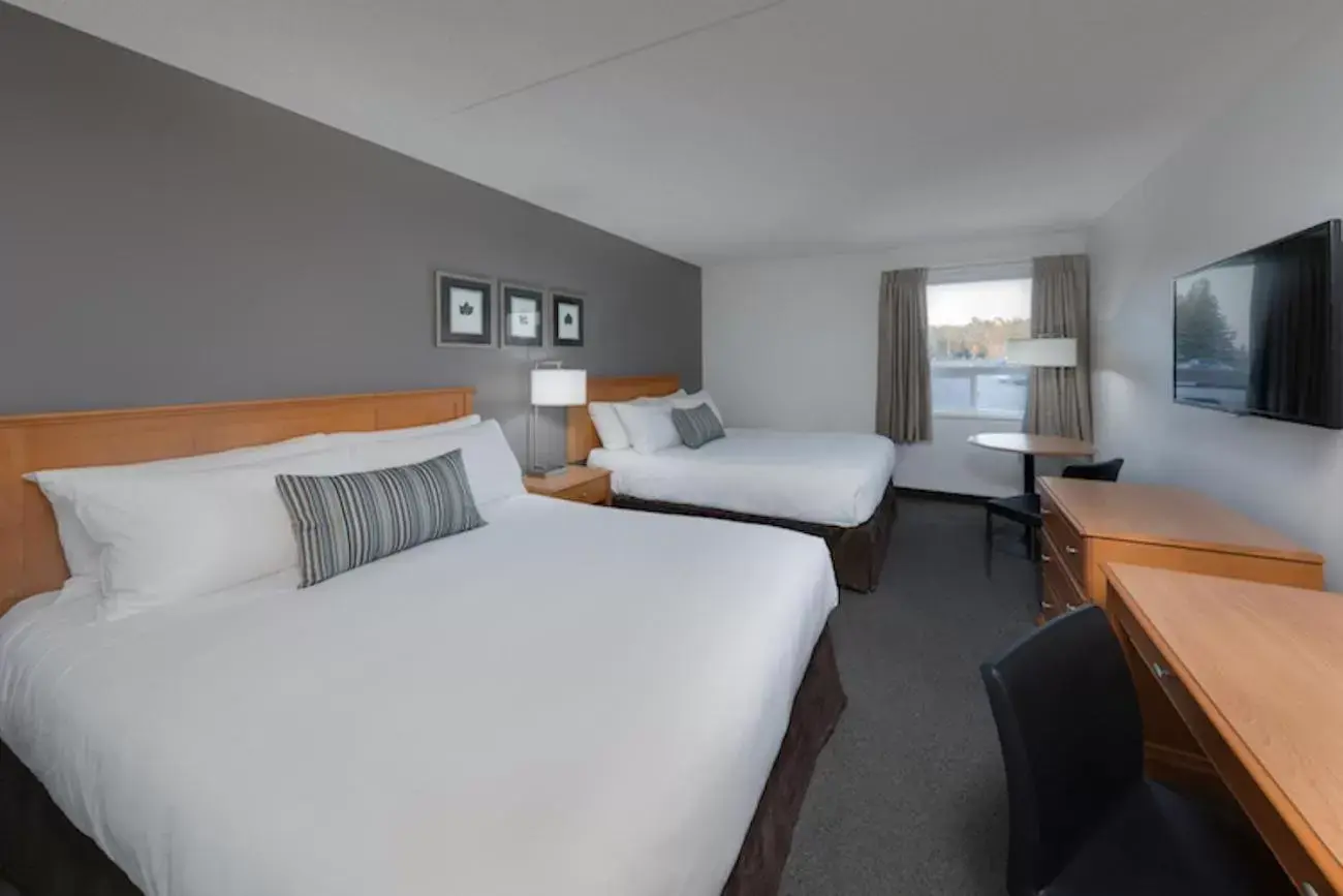 Bed in Heritage Inn Hotel & Convention Centre - Moose Jaw