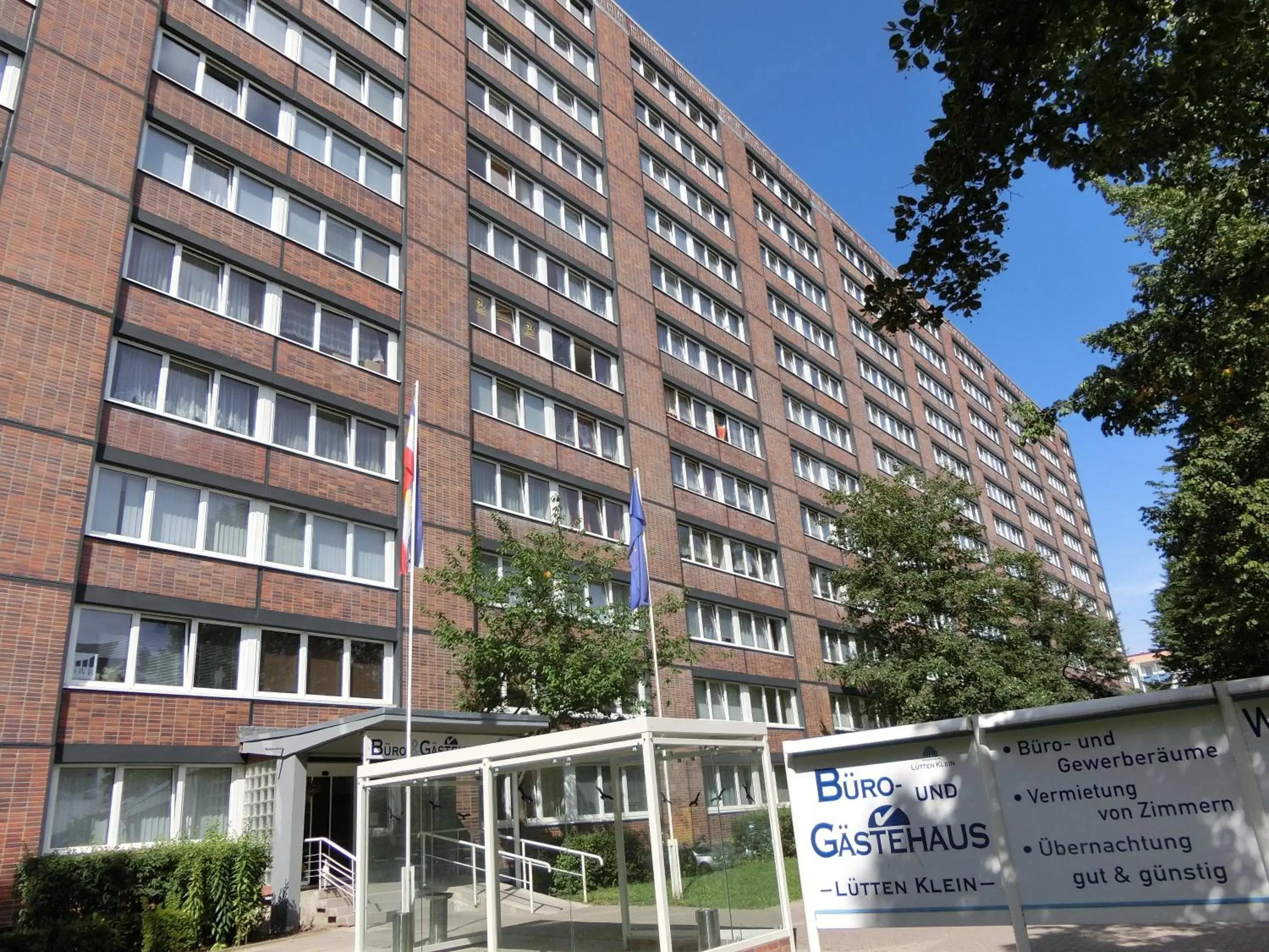 Facade/entrance, Property Building in Gästehaus Rostock Lütten Klein