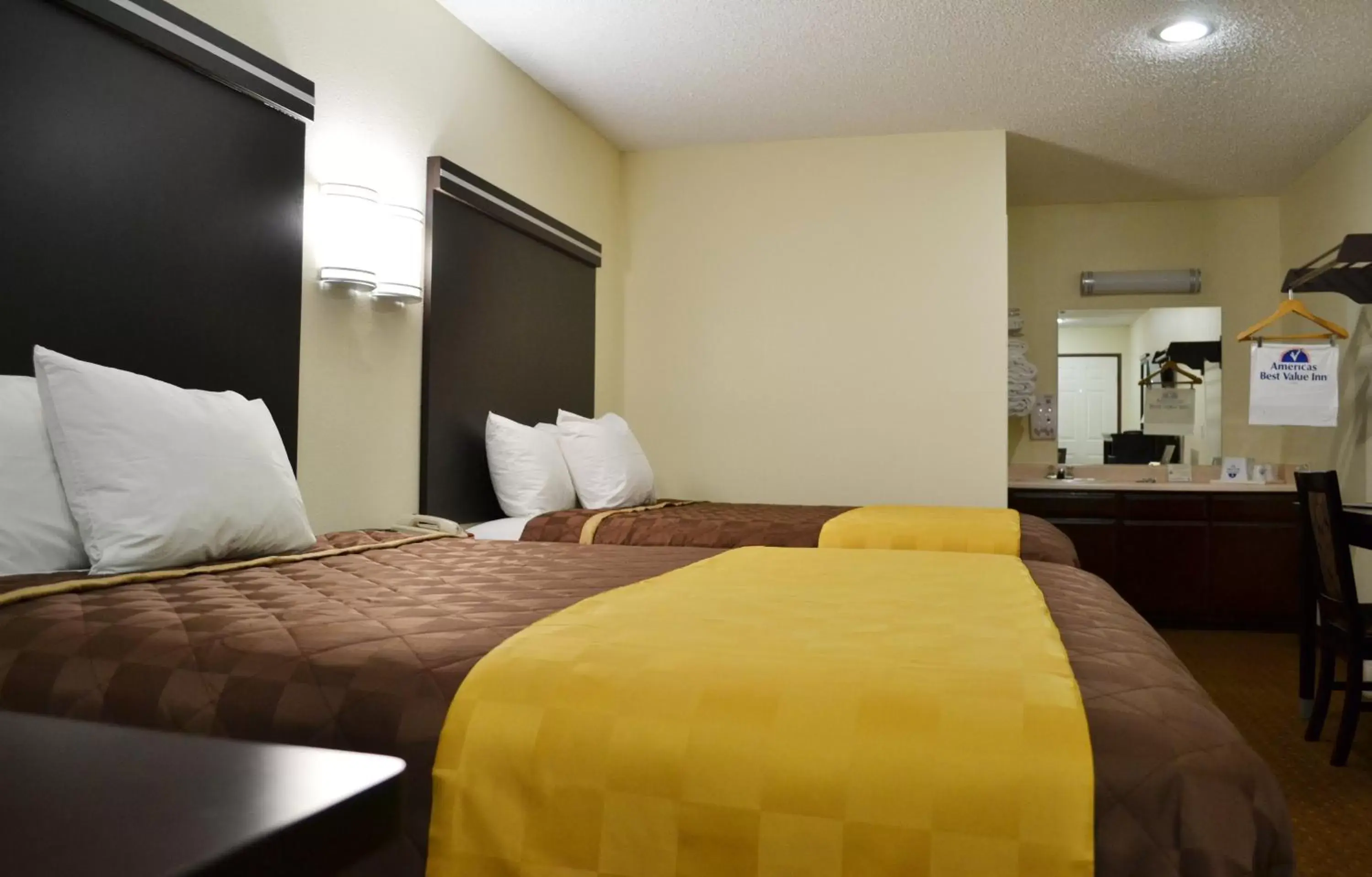 Photo of the whole room, Bed in Americas Best Value Inn Calimesa