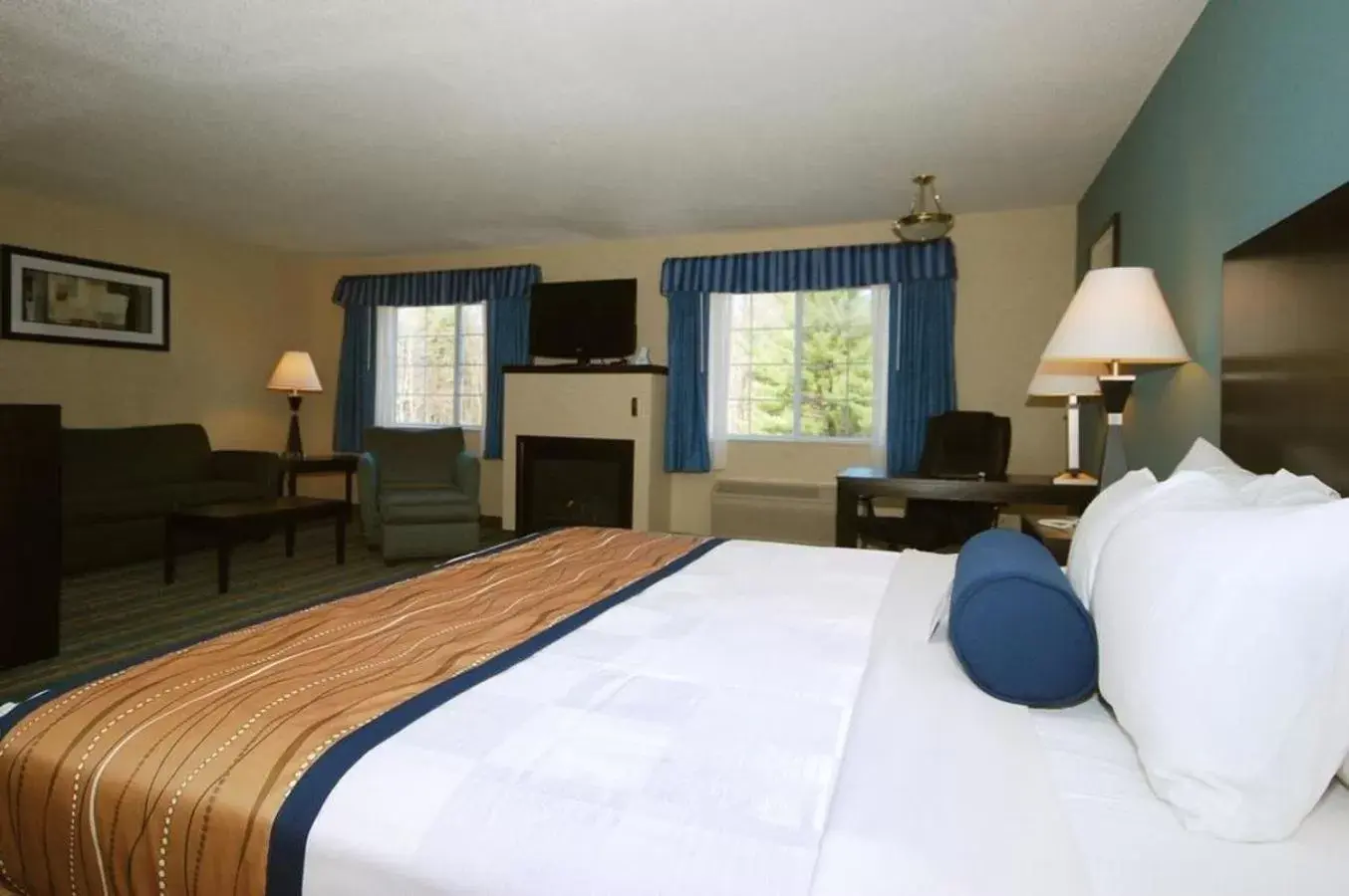 Photo of the whole room, Bed in Best Western Plus Berkshire Hills Inn & Suites