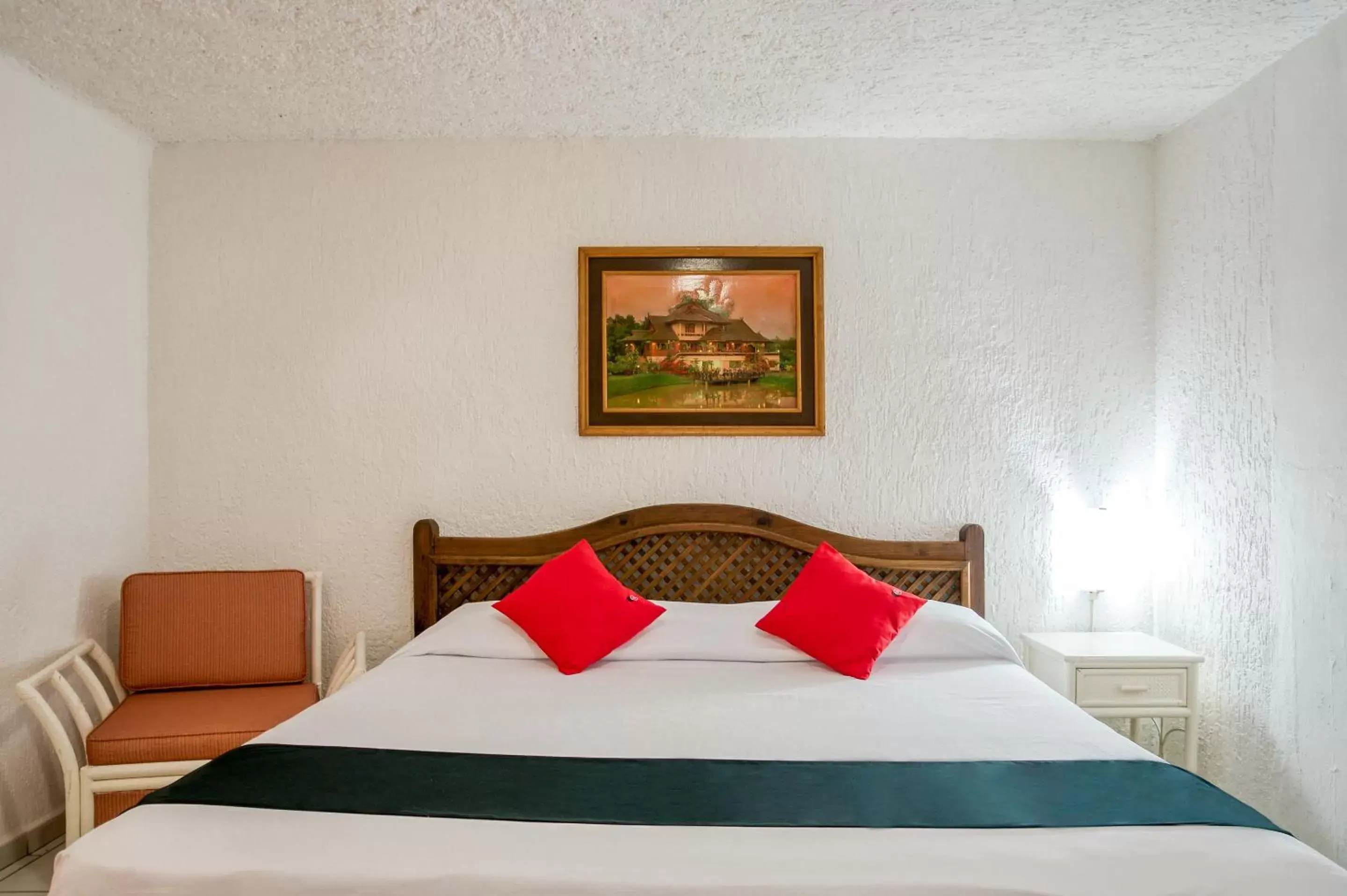 Bedroom, Bed in Capital O Farallon Inn, Cancún