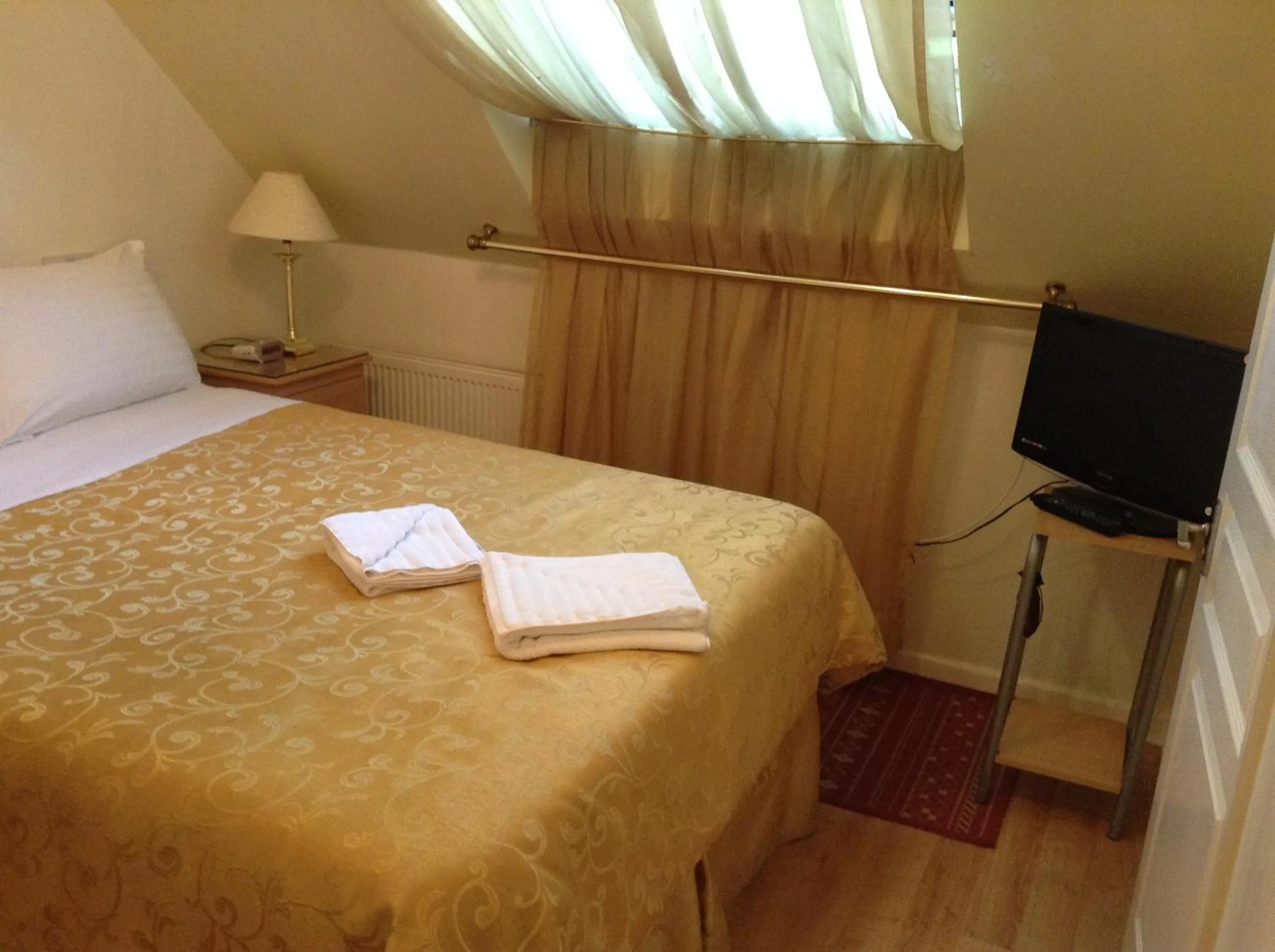 Bedroom, Bed in Acorn Guest House