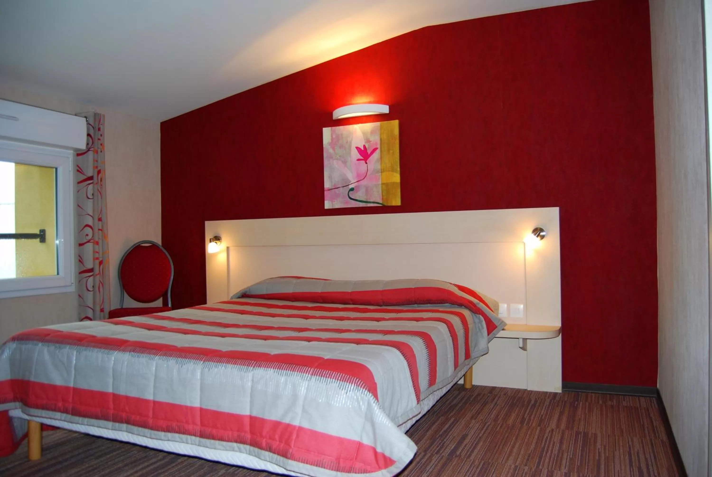 Photo of the whole room, Bed in Le Logis De La Lys