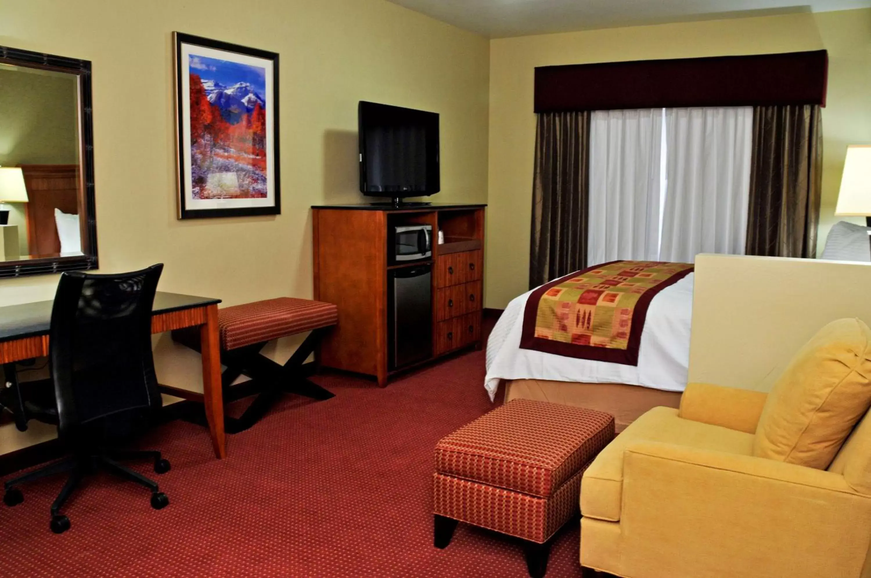 Photo of the whole room, Seating Area in Best Western Plus Layton Park Hotel