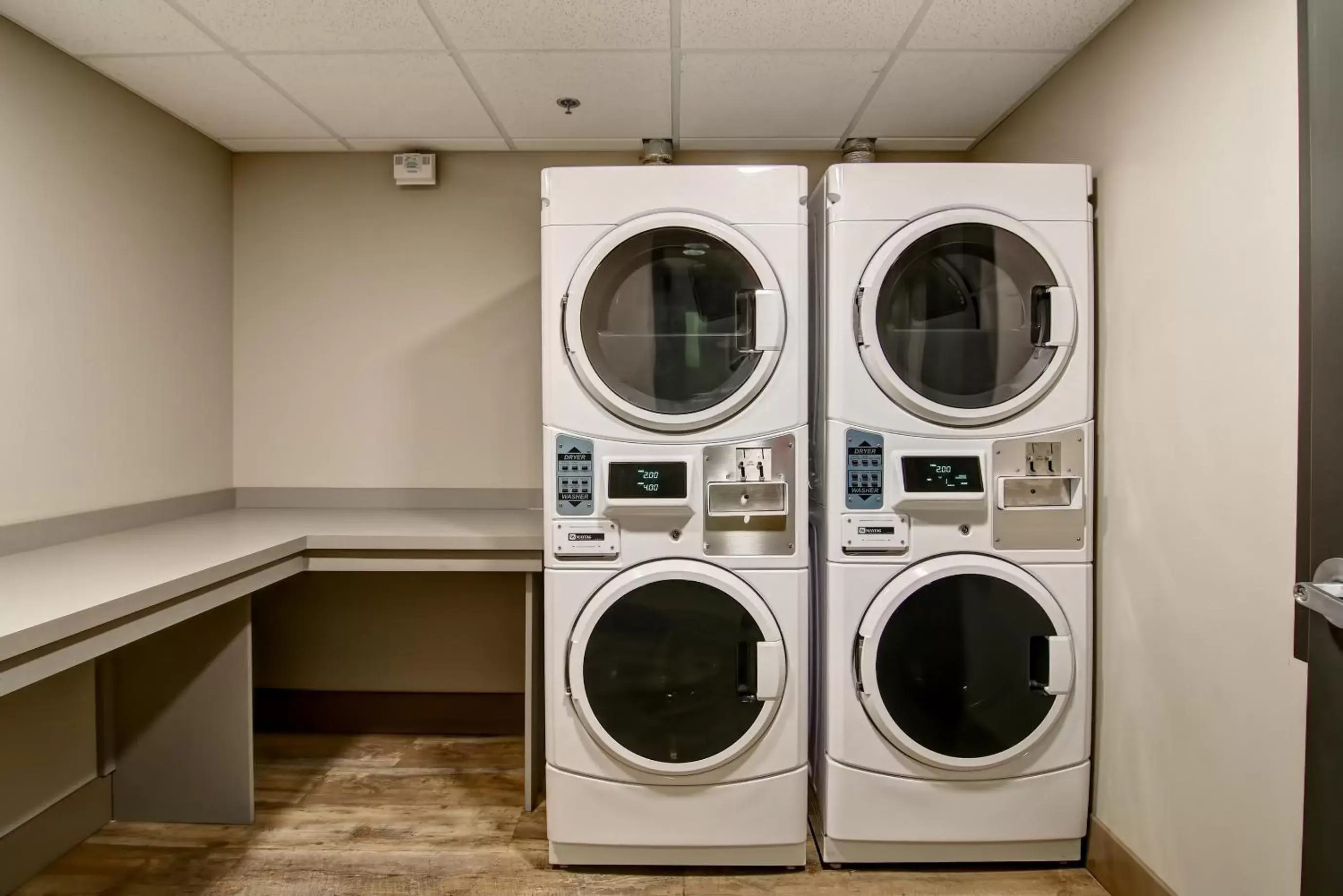 laundry, Kitchen/Kitchenette in Canalta Lodge