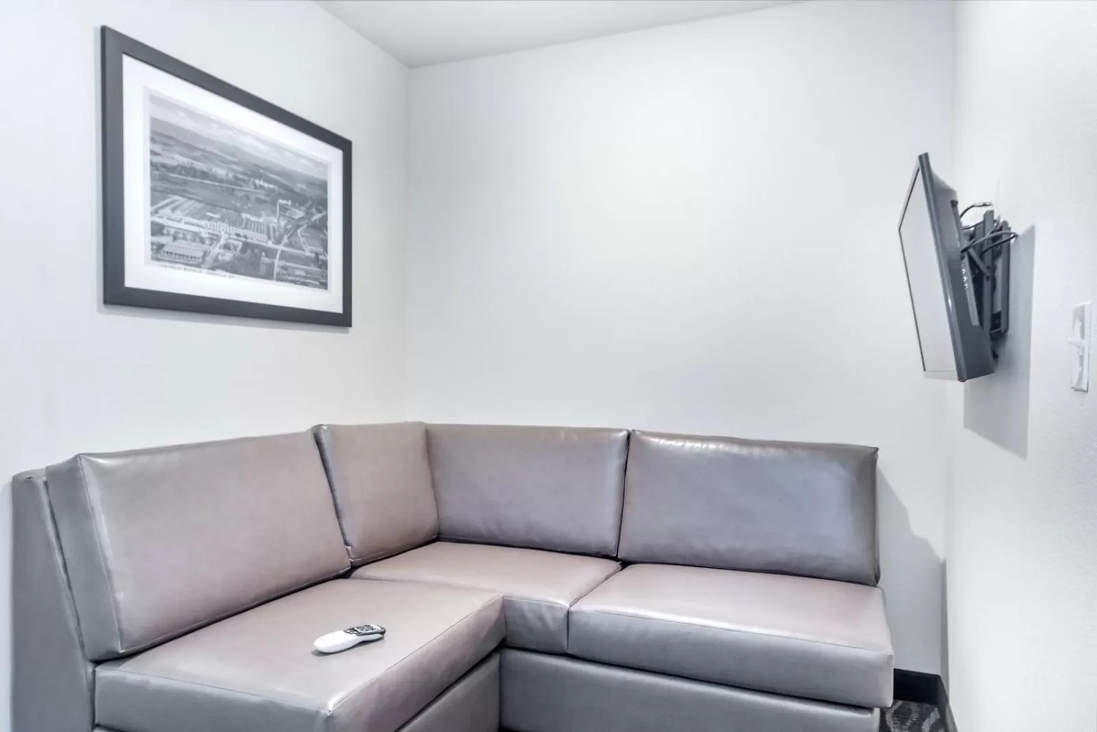 Seating area in Cobblestone Hotel & Suites - Janesville