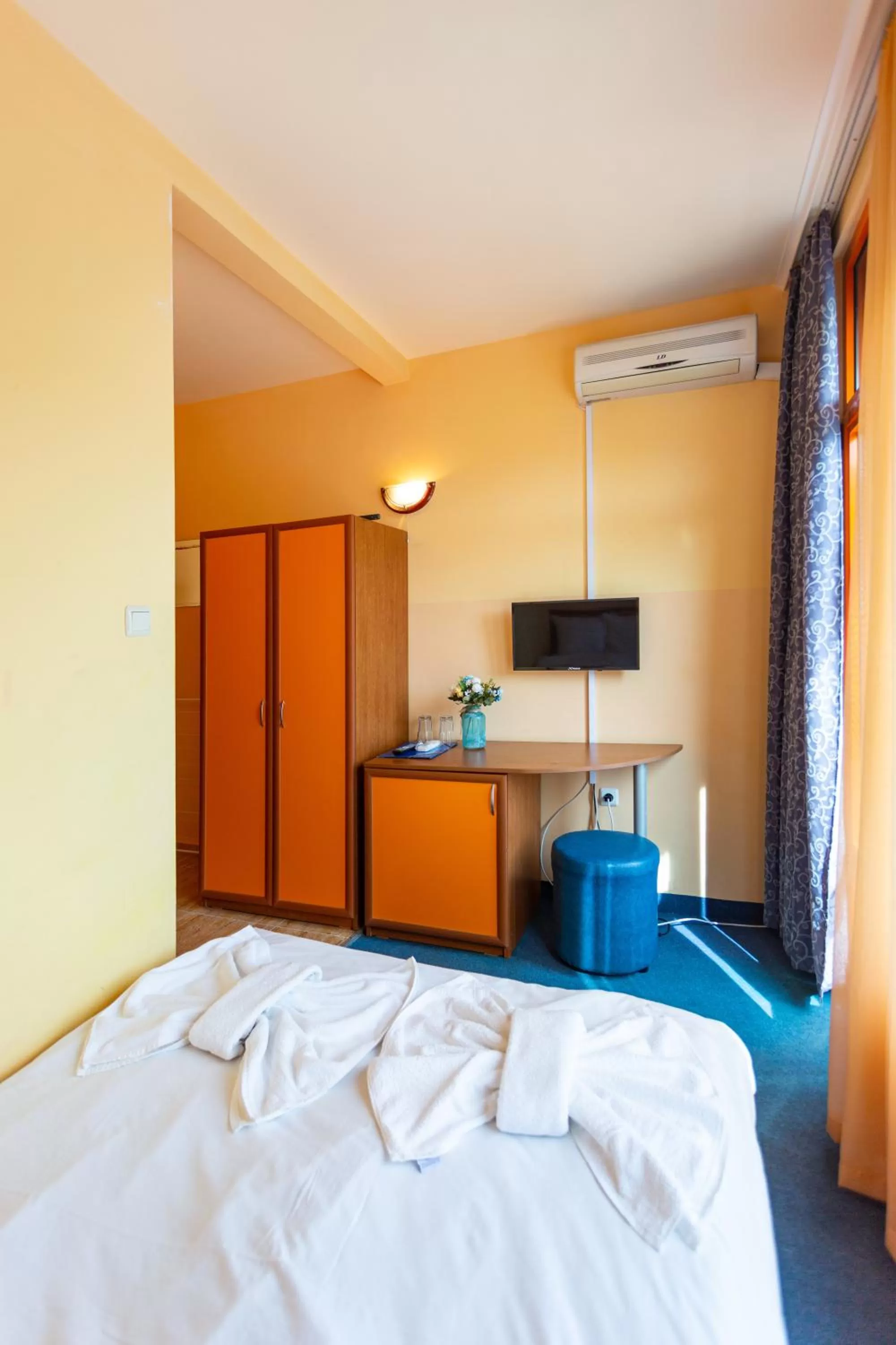 Bed in Family Hotel Jemelly