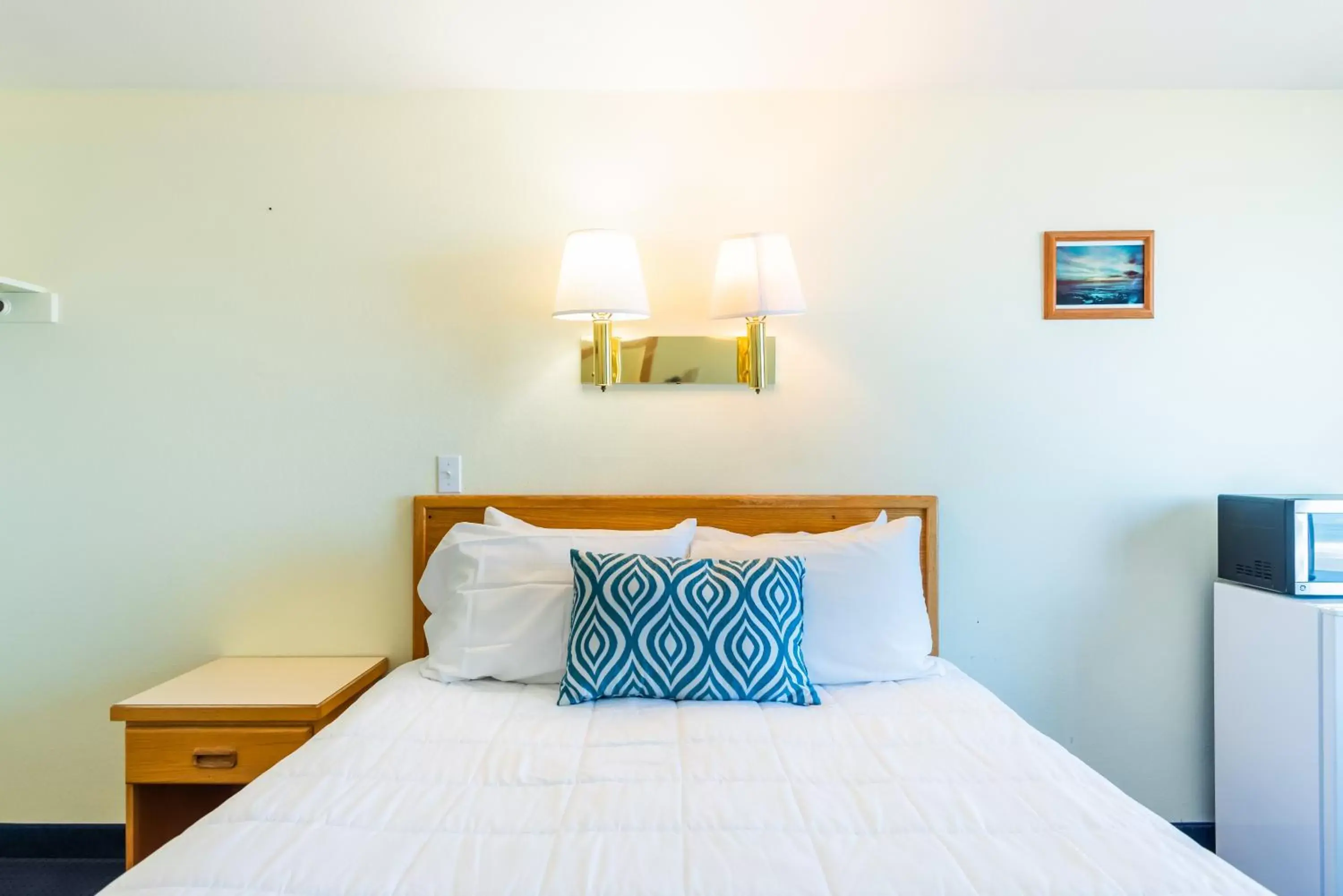 Bed in Seagull Beachfront Inn