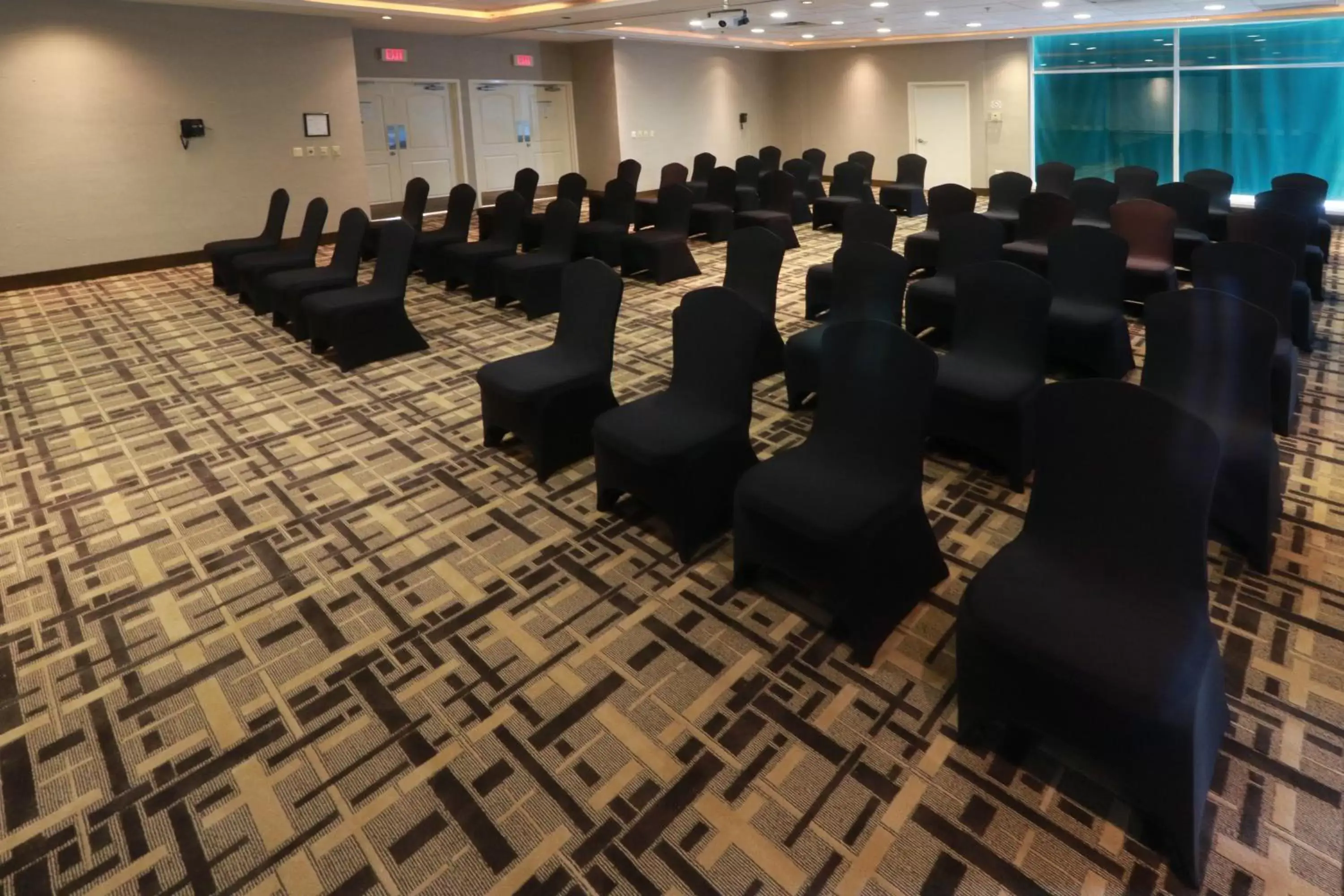 Meeting/conference room in Holiday Inn Reynosa Industrial Poniente, an IHG Hotel