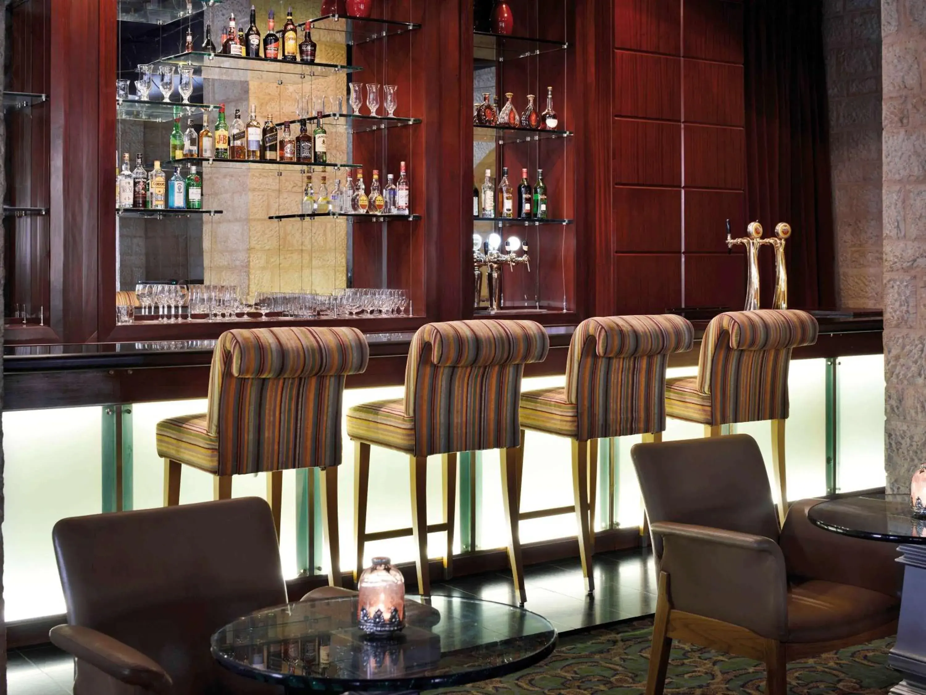 Lounge or bar in Mövenpick Resort & Residences Aqaba Lounge or bar in Mövenpick Resort & Residences Aqaba