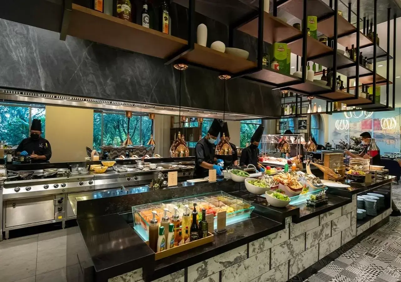 Restaurant/Places to Eat in Sama Sama Hotel KLIA