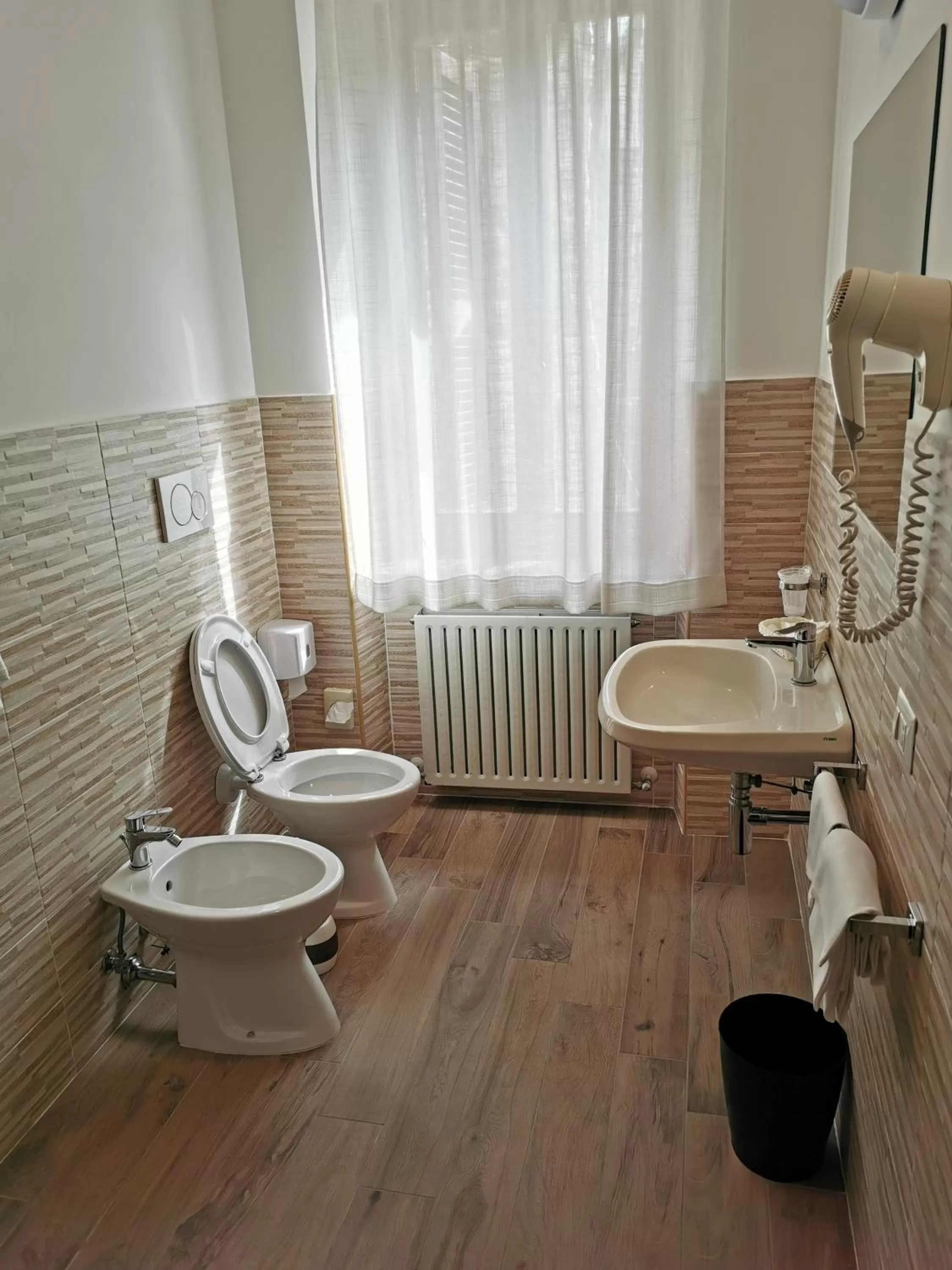 Toilet in Hotel San Rufino
