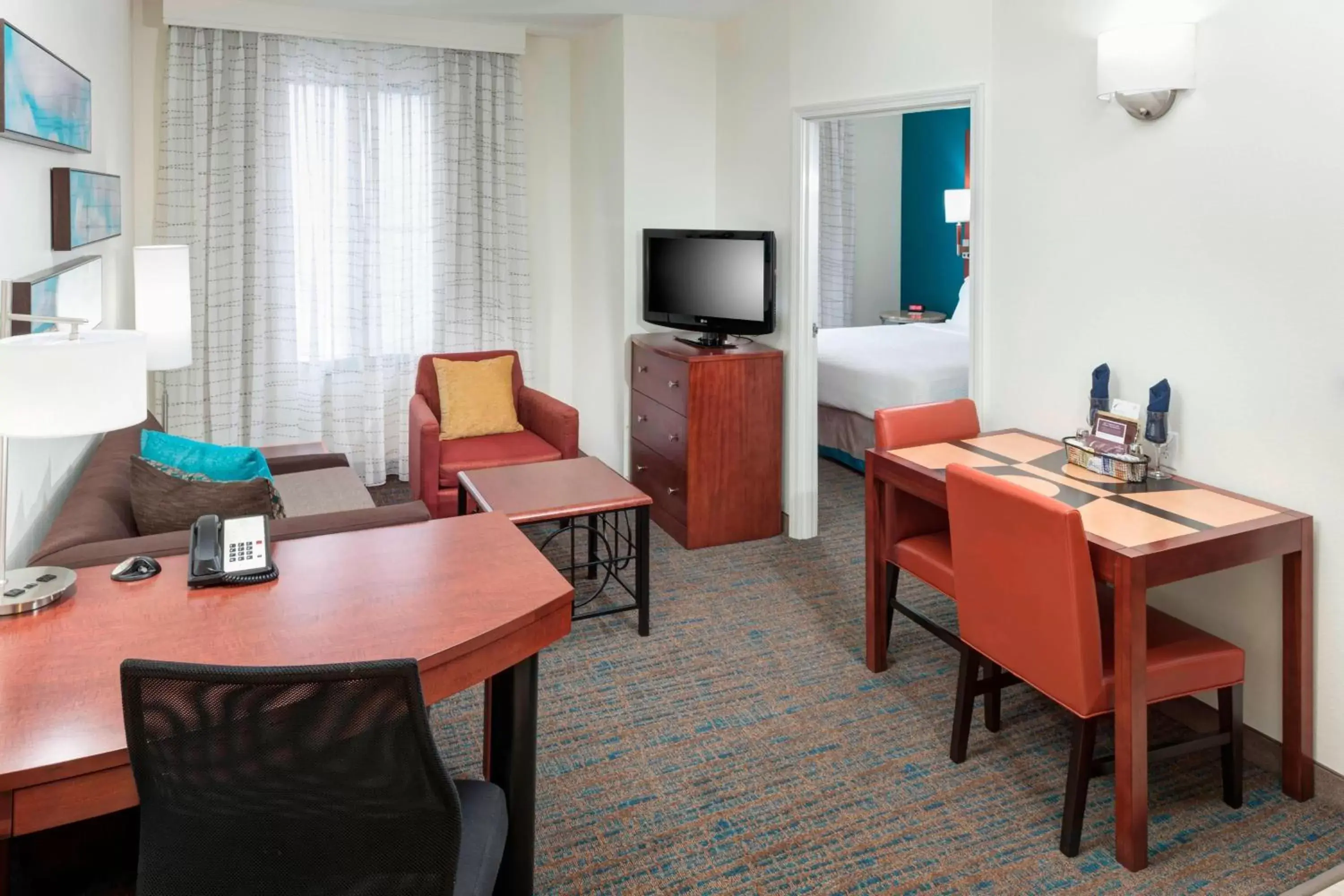 Bedroom, Restaurant/Places to Eat in Residence Inn by Marriott Chicago Lake Forest/Mettawa