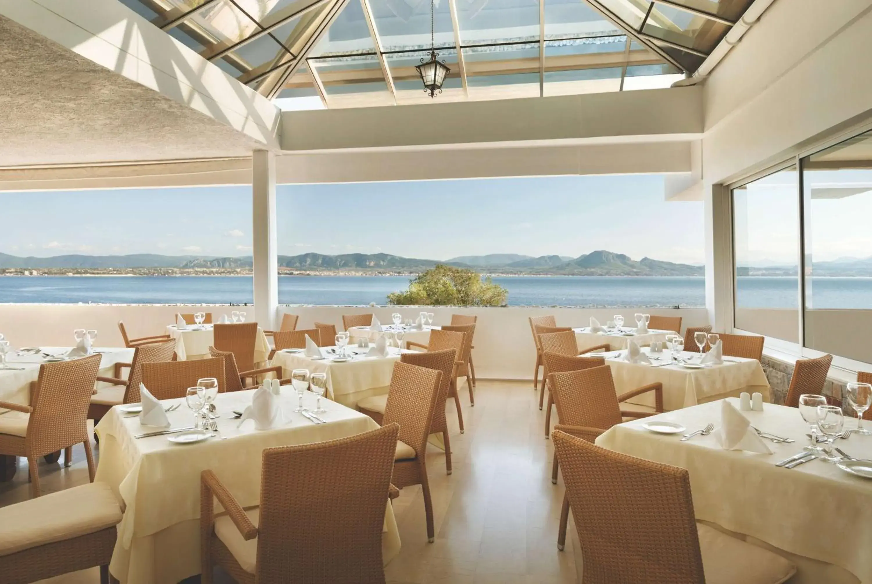 Restaurant/Places to Eat in Ramada Loutraki Poseidon Resort