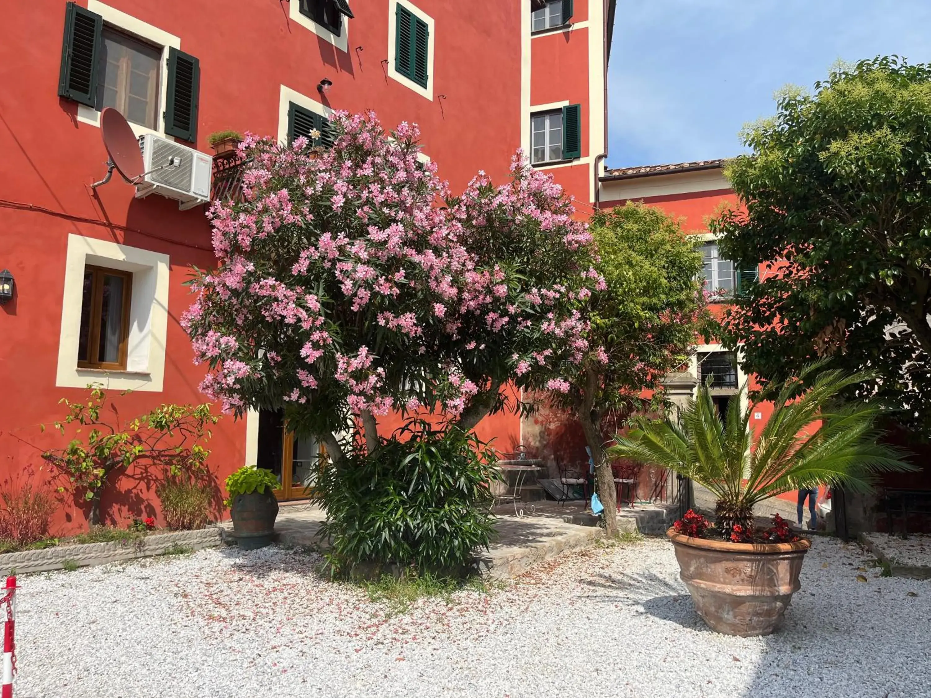 Property Building in Hotel Villa Sermolli