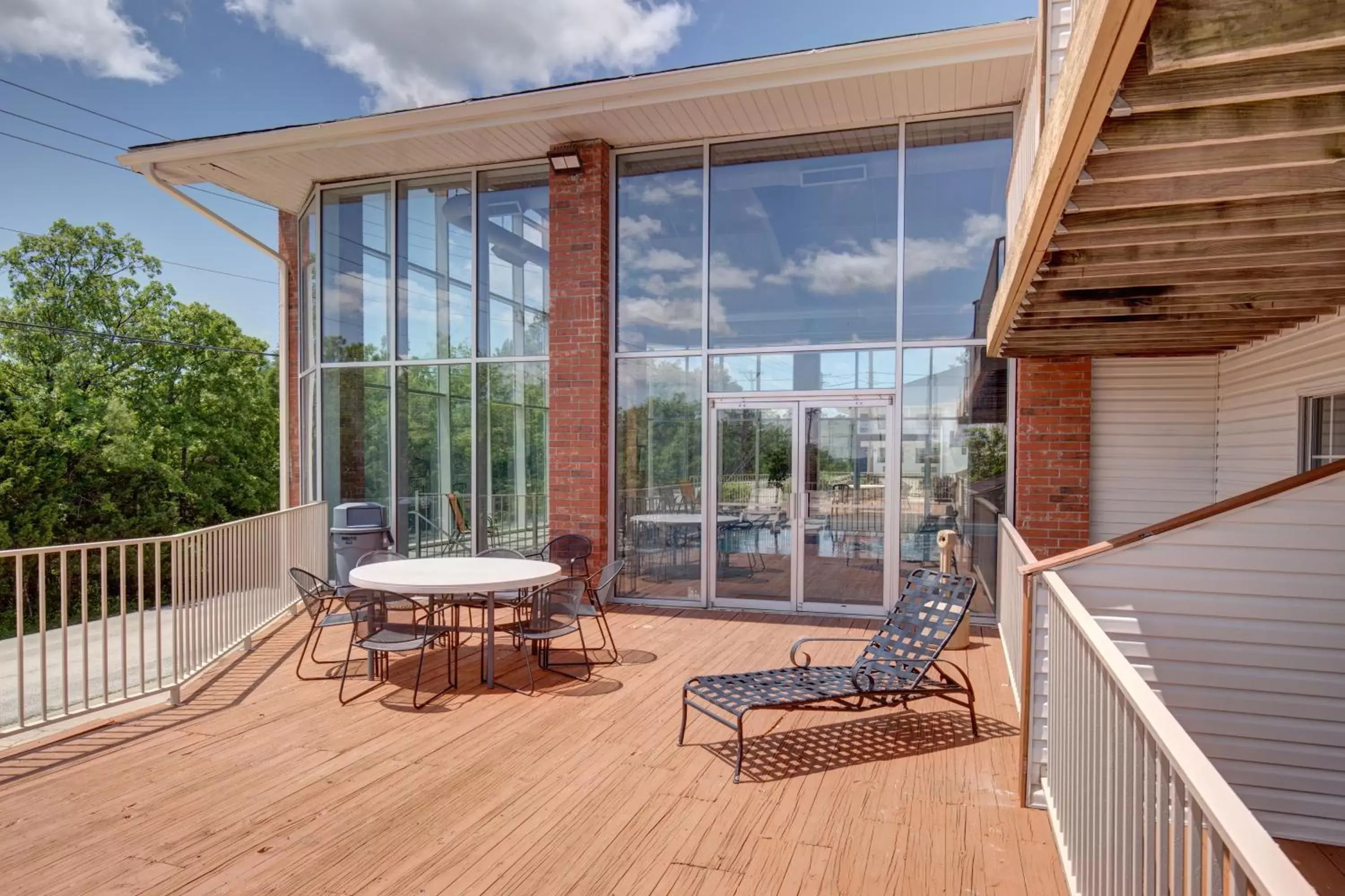 Patio, Balcony/Terrace in Southern Oaks Inn