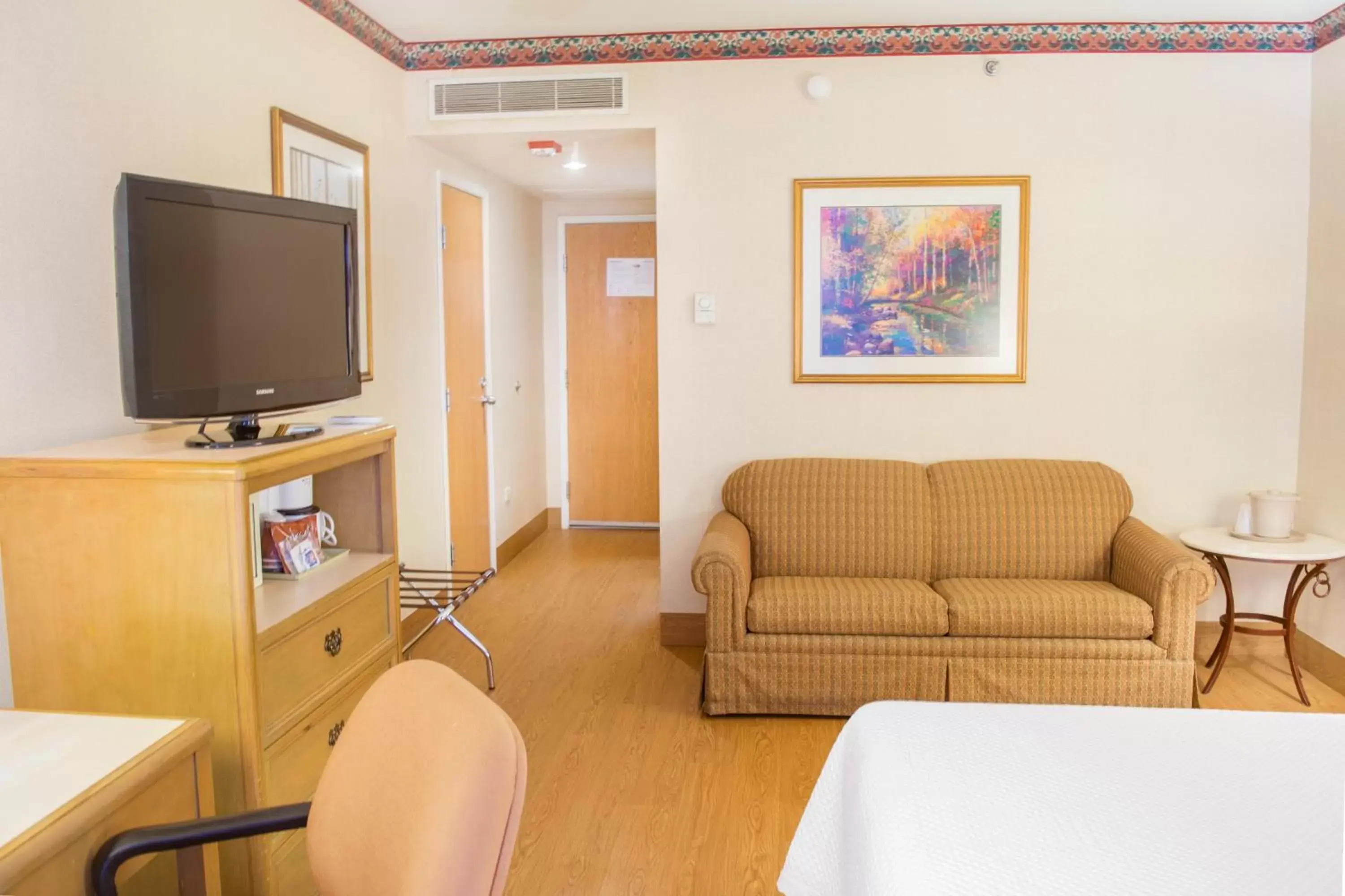 Bed, Seating Area in iStay Hotel Ciudad Victoria