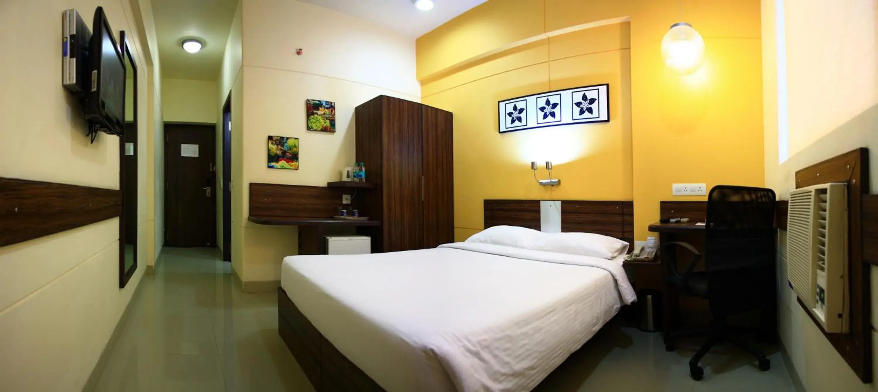 Communal lounge/ TV room in Ginger Hotel - Noida 63