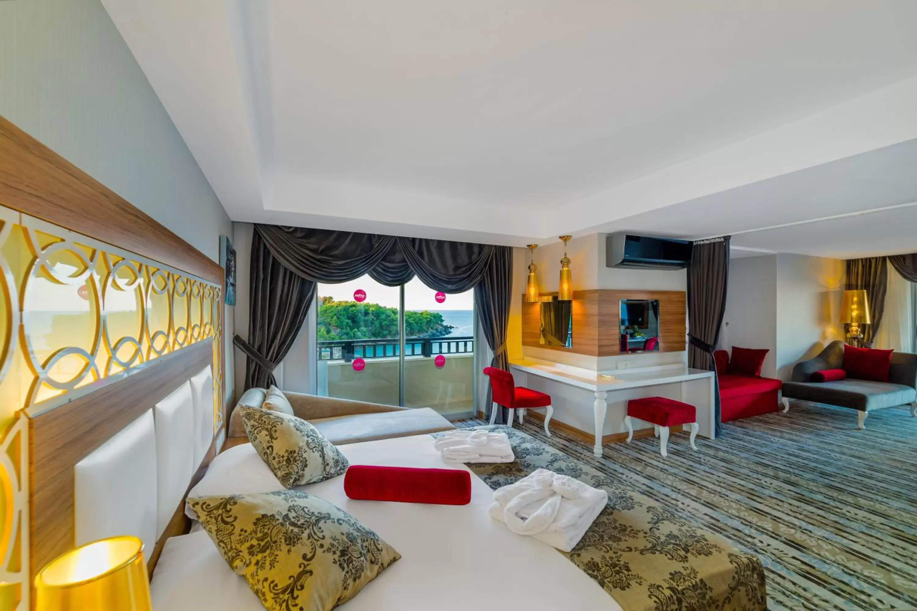 Family Suite in Justiniano Deluxe Resort