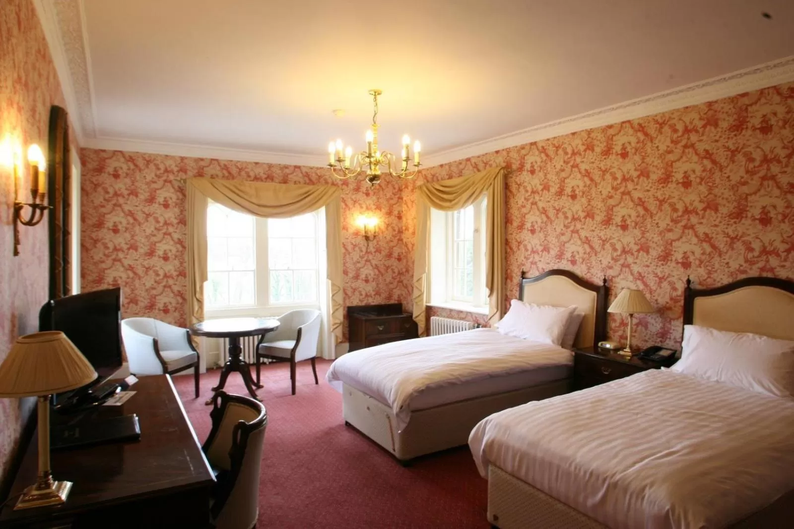 Bed in Donnington Grove Hotel & Golf Club