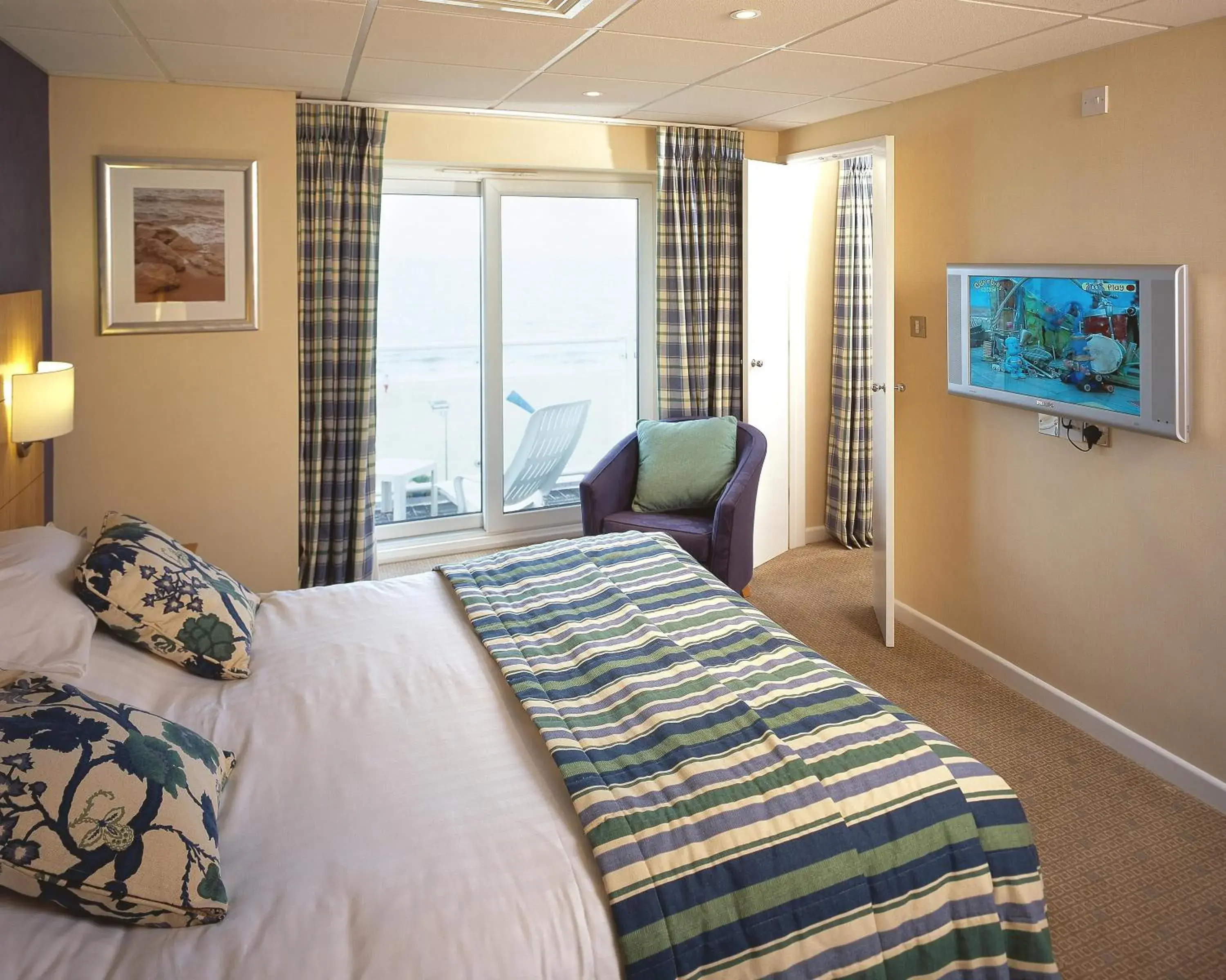 Balcony/Terrace, Bed in Sandbanks Hotel