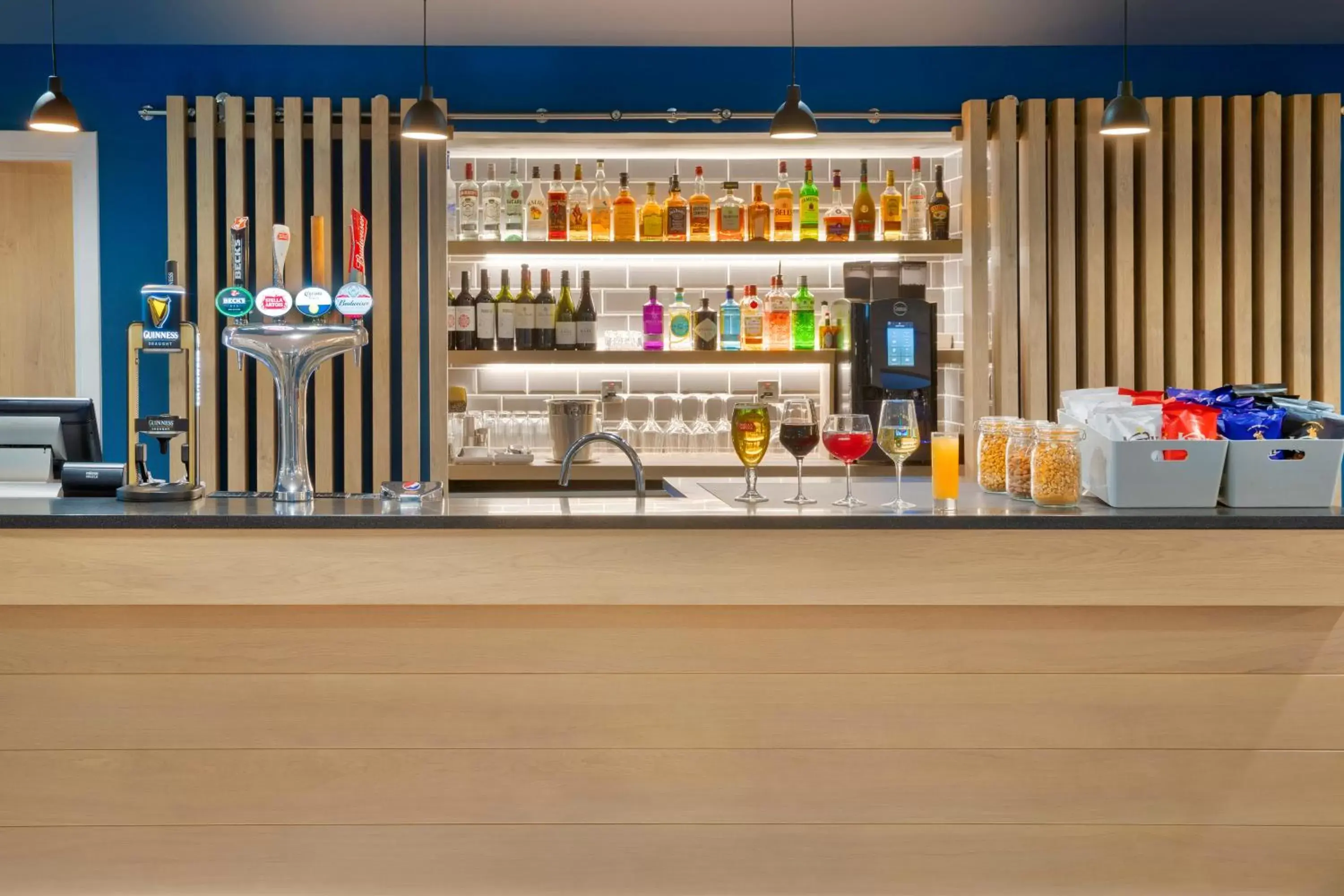 Lounge or bar in Holiday Inn Express Cambridge West - Cambourne, an IHG Hotel