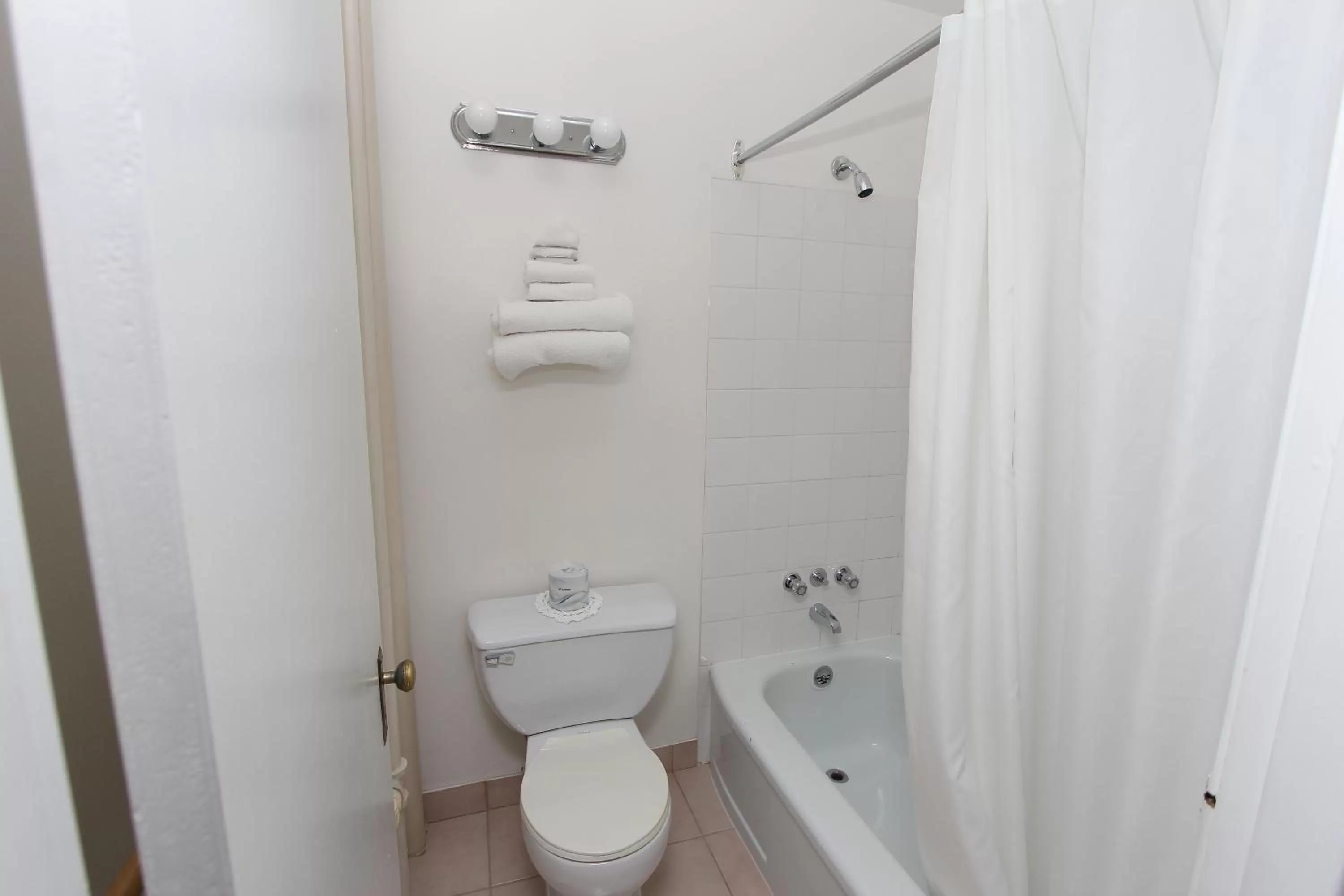 Shower, Bathroom in Royal Hotel Chilliwack