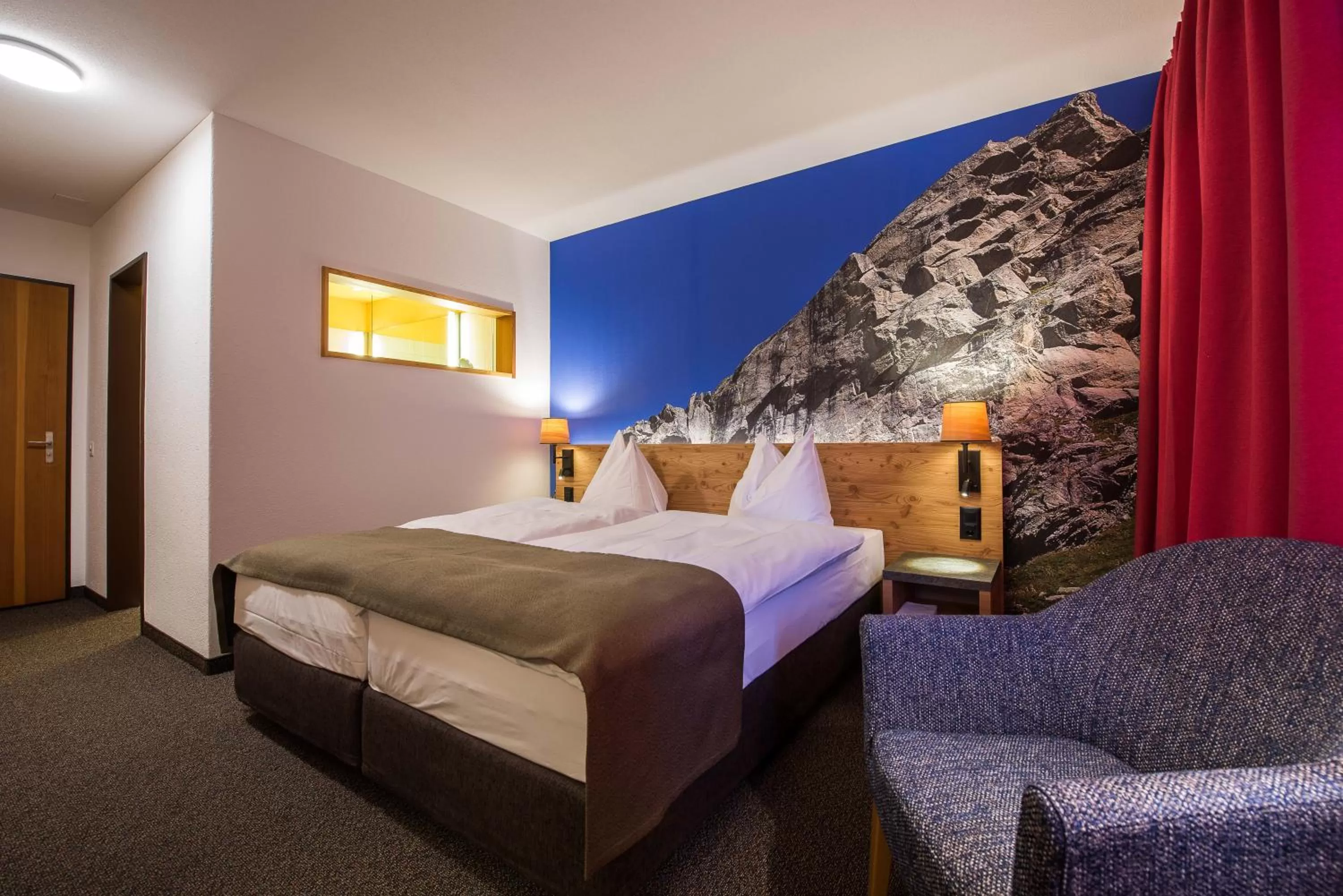 Photo of the whole room, Bed in Hotel Garni Chesa Mulin