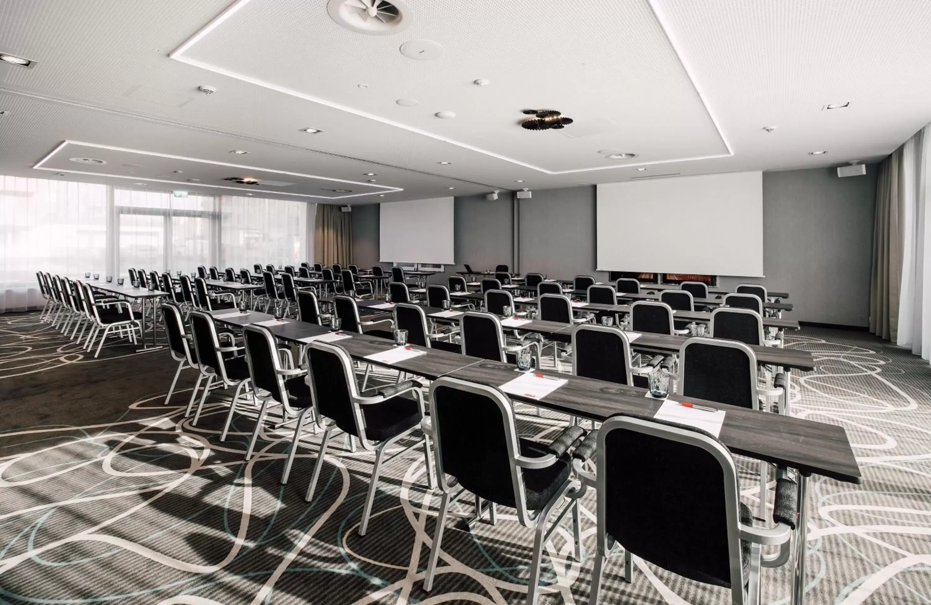 Meeting/conference room in Leonardo Hotel Zurich Airport