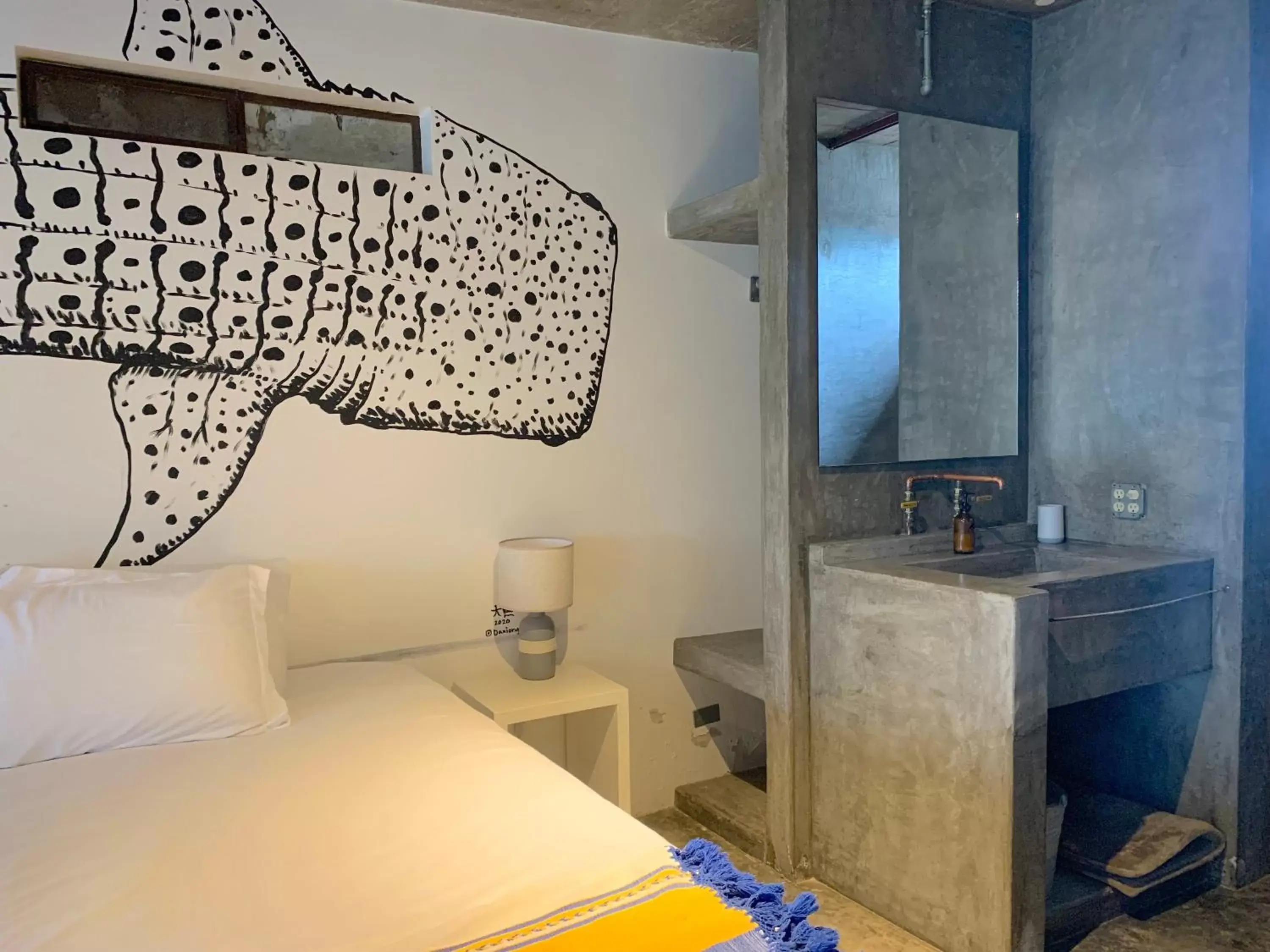 Bathroom, Bed in Perro Surfero Hotel
