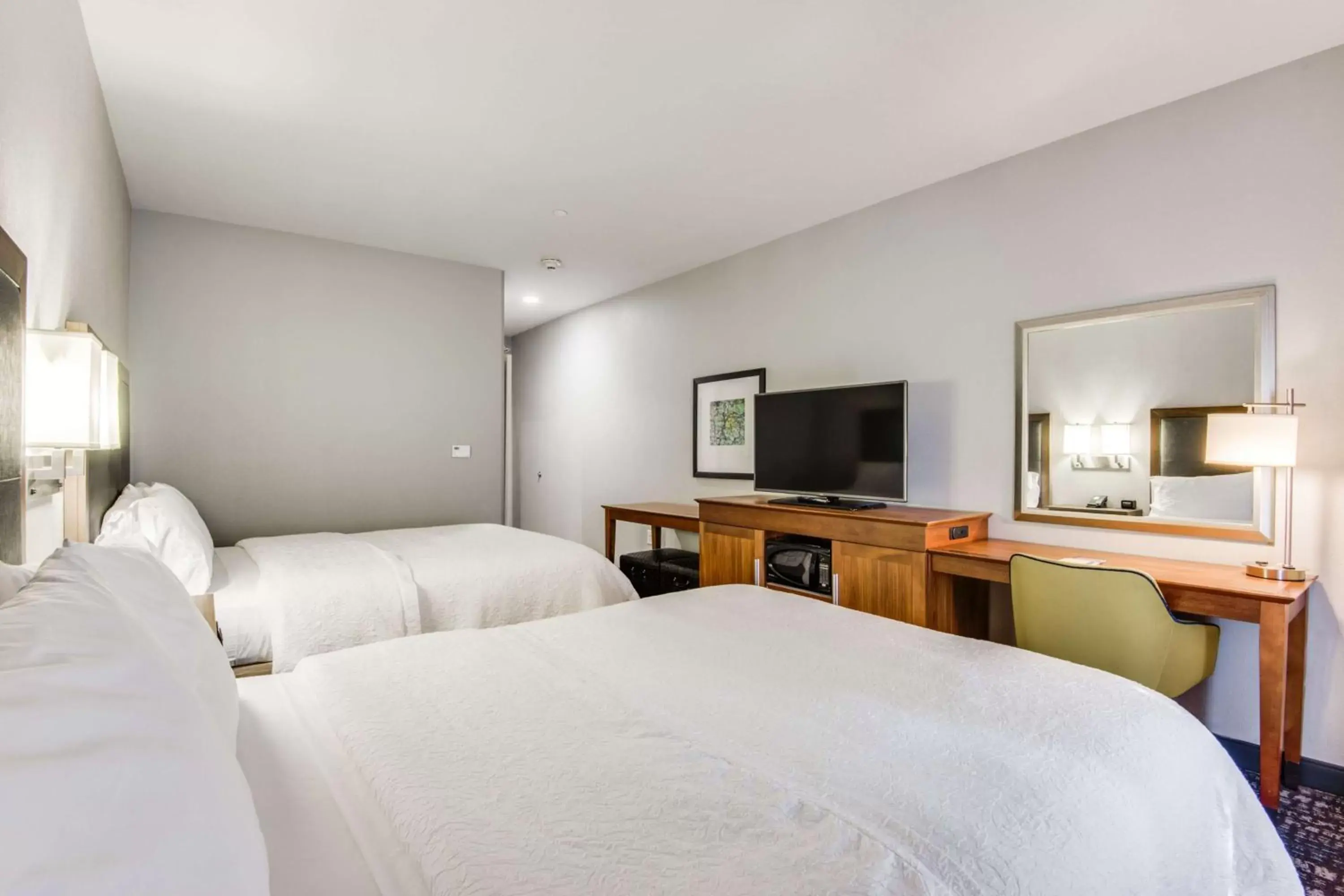 Bed in Hampton Inn & Suites Dallas/Ft. Worth Airport South Bed in Hampton Inn & Suites Dallas/Ft. Worth Airport South