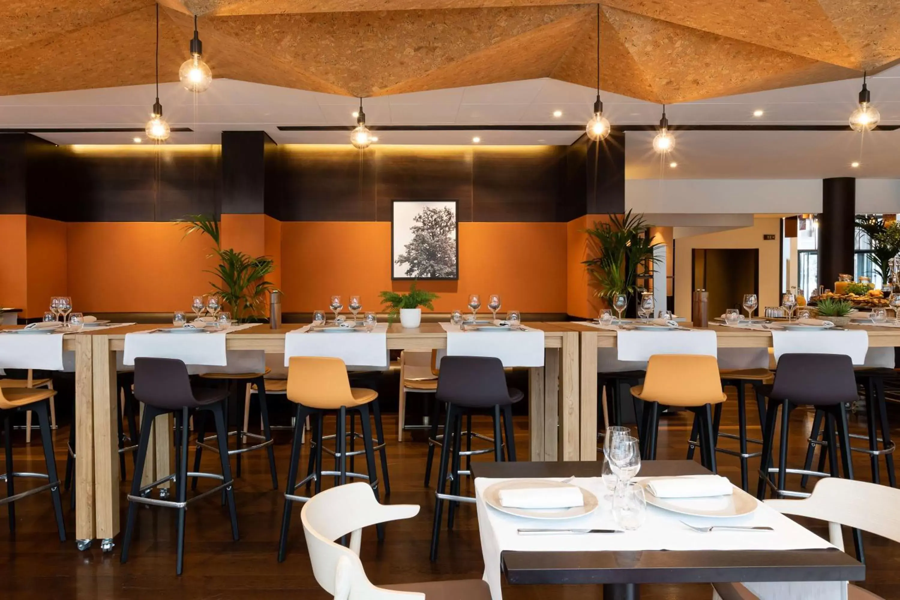 Restaurant/Places to Eat in Radisson Blu Hotel, Paris Boulogne