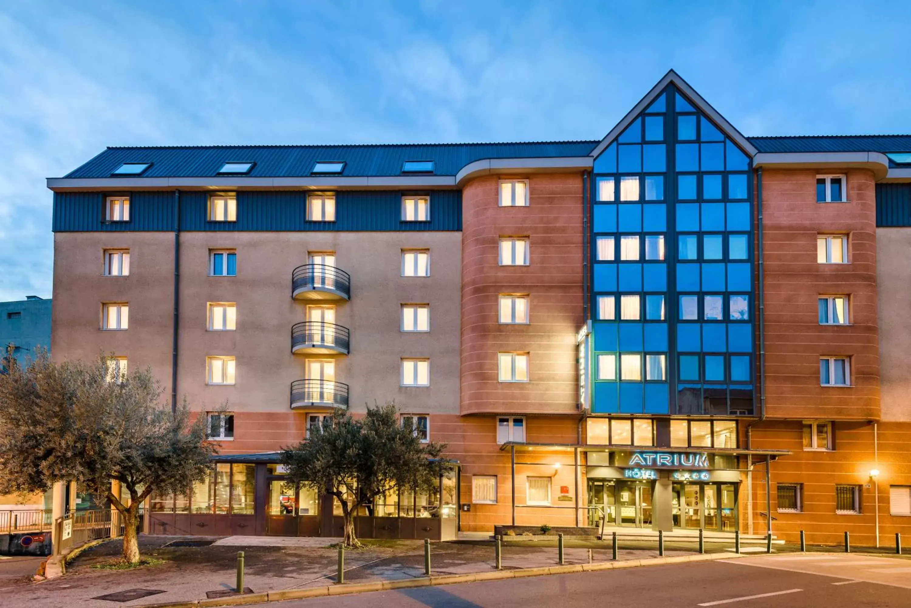 Facade/entrance, Property Building in Atrium Hôtel Valence Ville